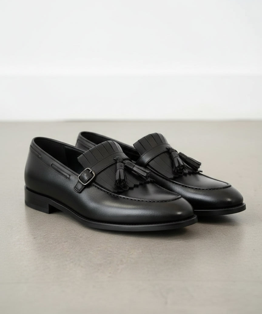 Handcrafted Men's Black Leather Fringe Buckle Loafers