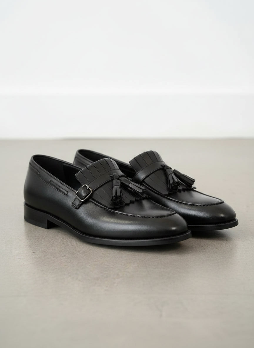 Handcrafted Men's Black Leather Fringe Buckle Loafers