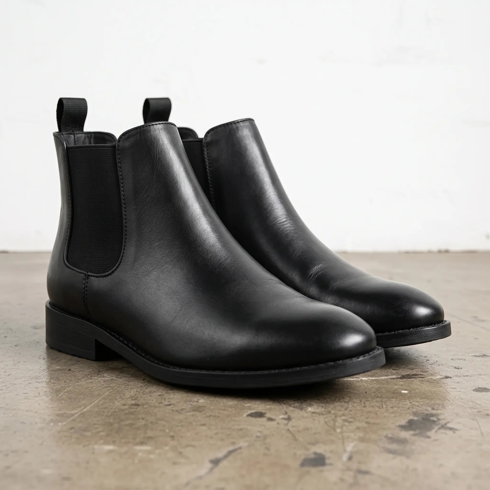 Men's Black Plain-Toe Leather Chelsea Boots — Easley
