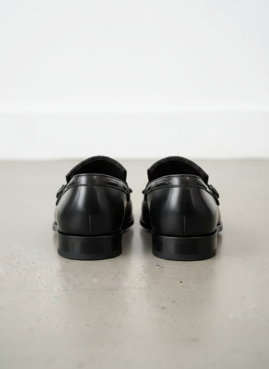 Handcrafted Men's Black Leather Fringe Buckle Loafers
