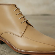 Men's Tan Apron-Toe Leather Chukka Boots