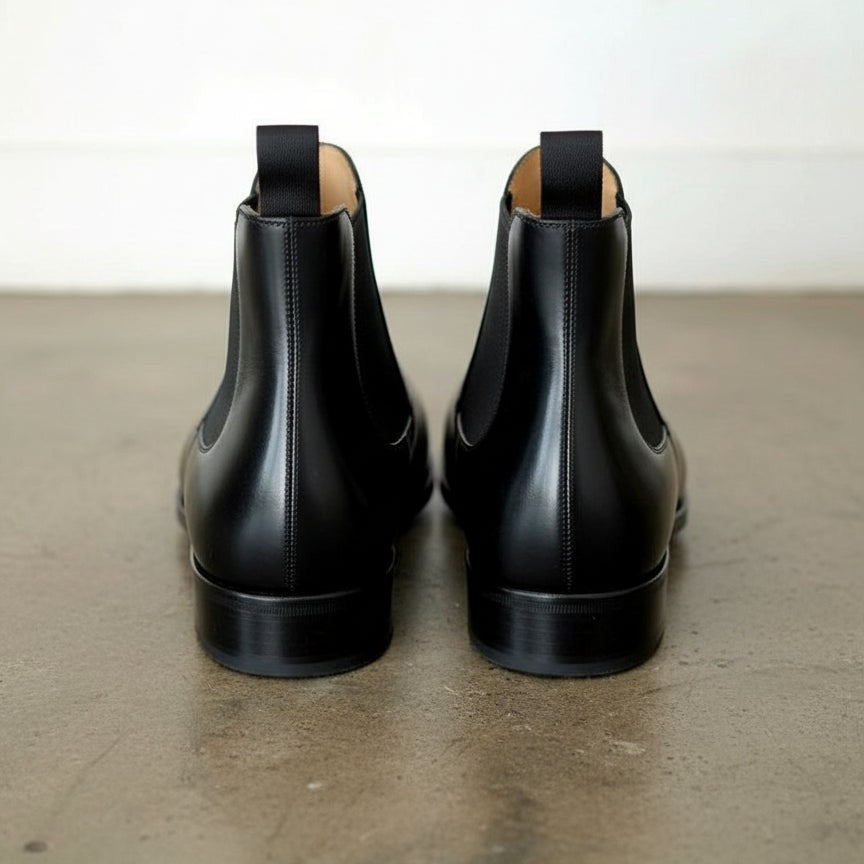 Men's Black Plain-Toe Leather Chelsea Boots — Hockin