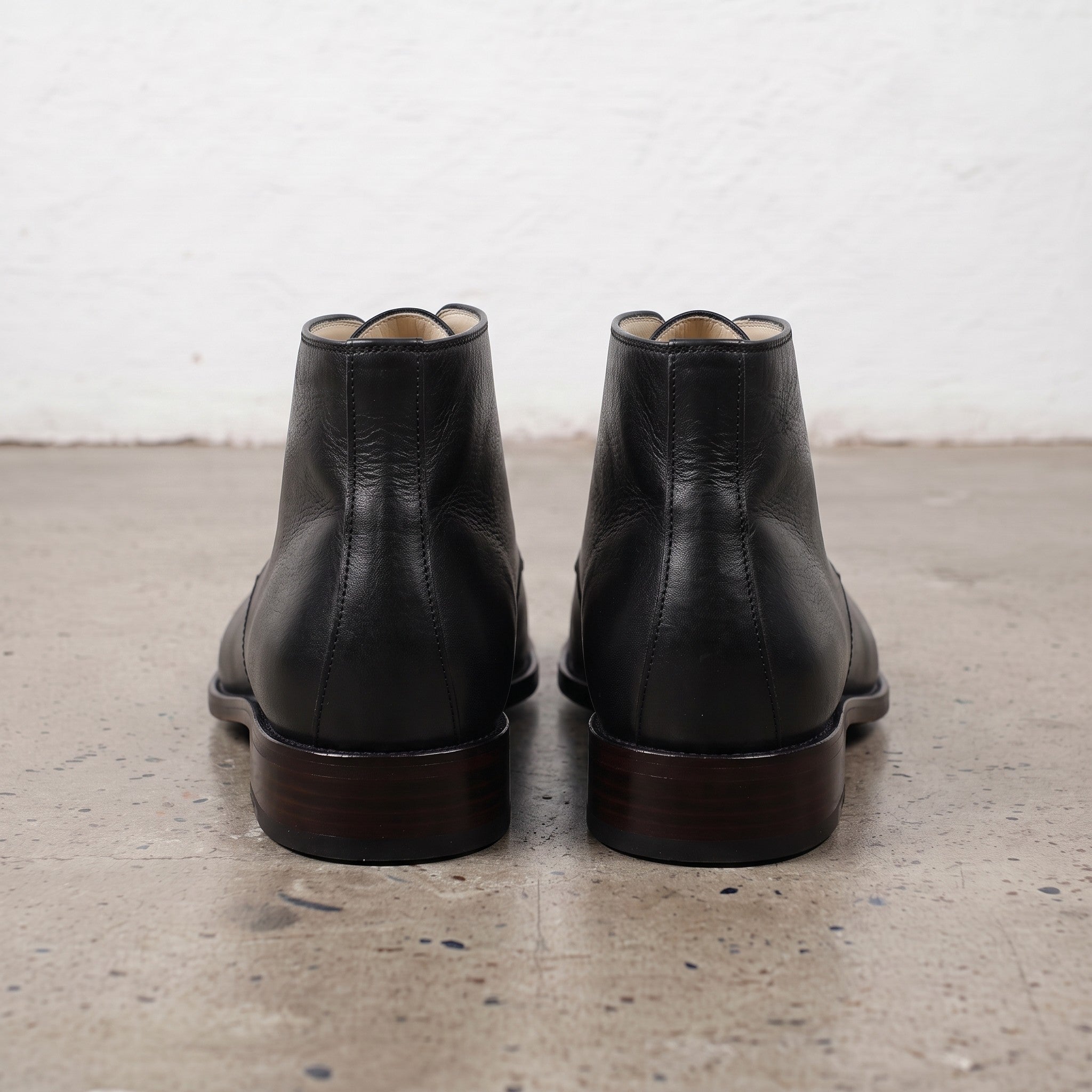 Men's Black Plain-Toe Leather Chukka Boots — Hornsey