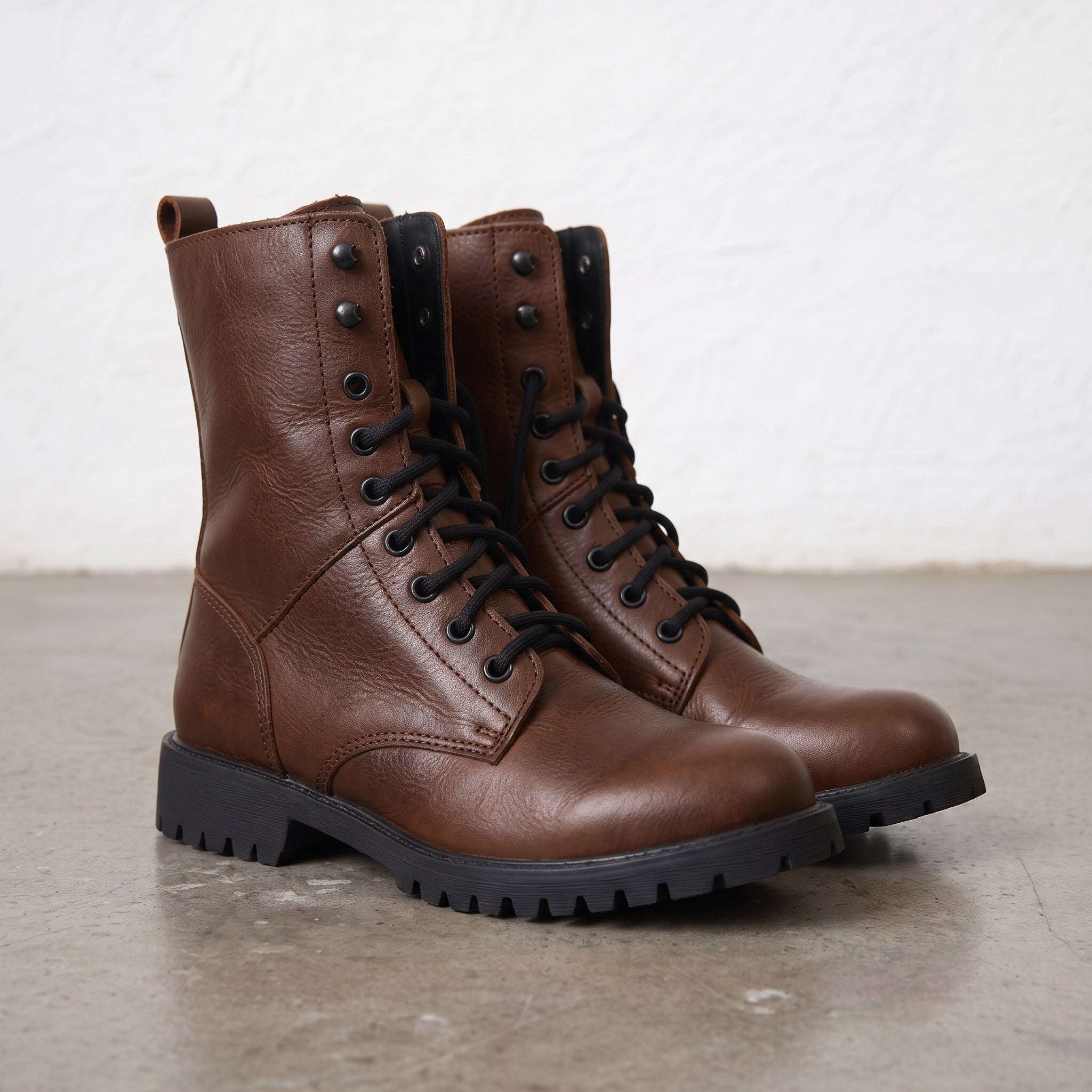 Men's Brown Plain-Toe Leather Combat Boots — Bagworth