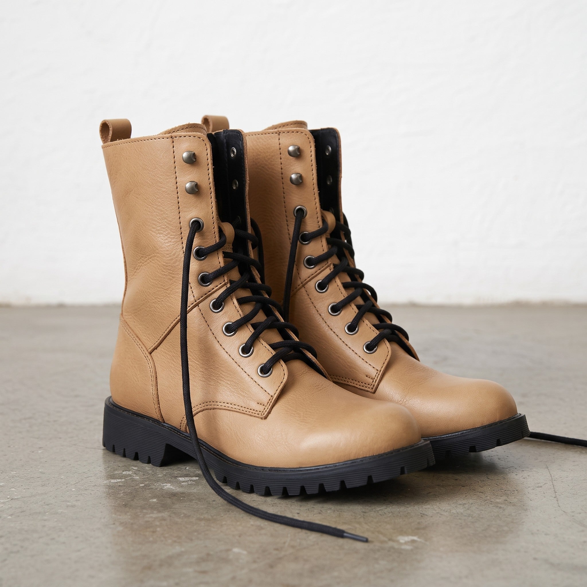 Men's Tan Plain-Toe Leather Combat Boots — Bagworth
