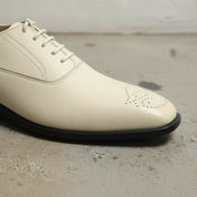 Men's Cream White Plain-Toe Medallion Leather Oxfords — Sarsfield