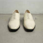 Men's Cream White Plain-Toe Medallion Leather Oxfords — Sarsfield
