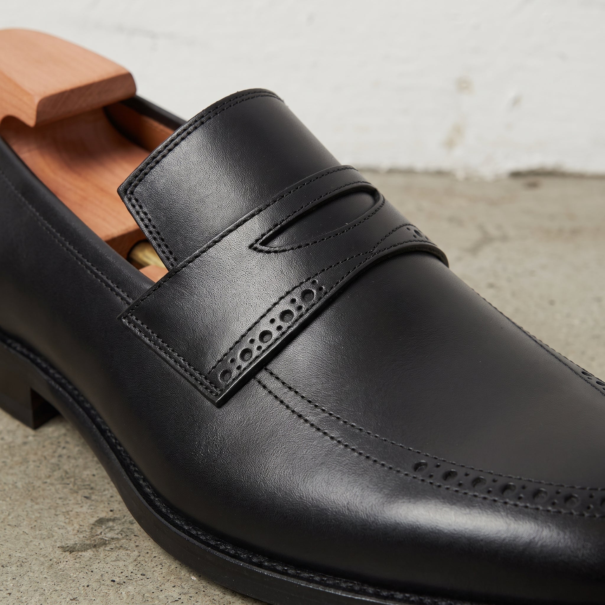 Men's Black Apron-Toe Leather Penny Loafers — Aldwych