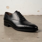 Handmade Men black Oxford leather dress shoes, Men black business shoes - detail-view-showing-texture