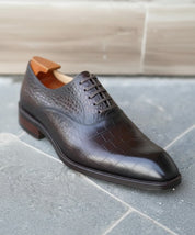 Handmade Mens brown alligators shoes, Men crocodile texture Oxford shoes - detail-view-showing-texture