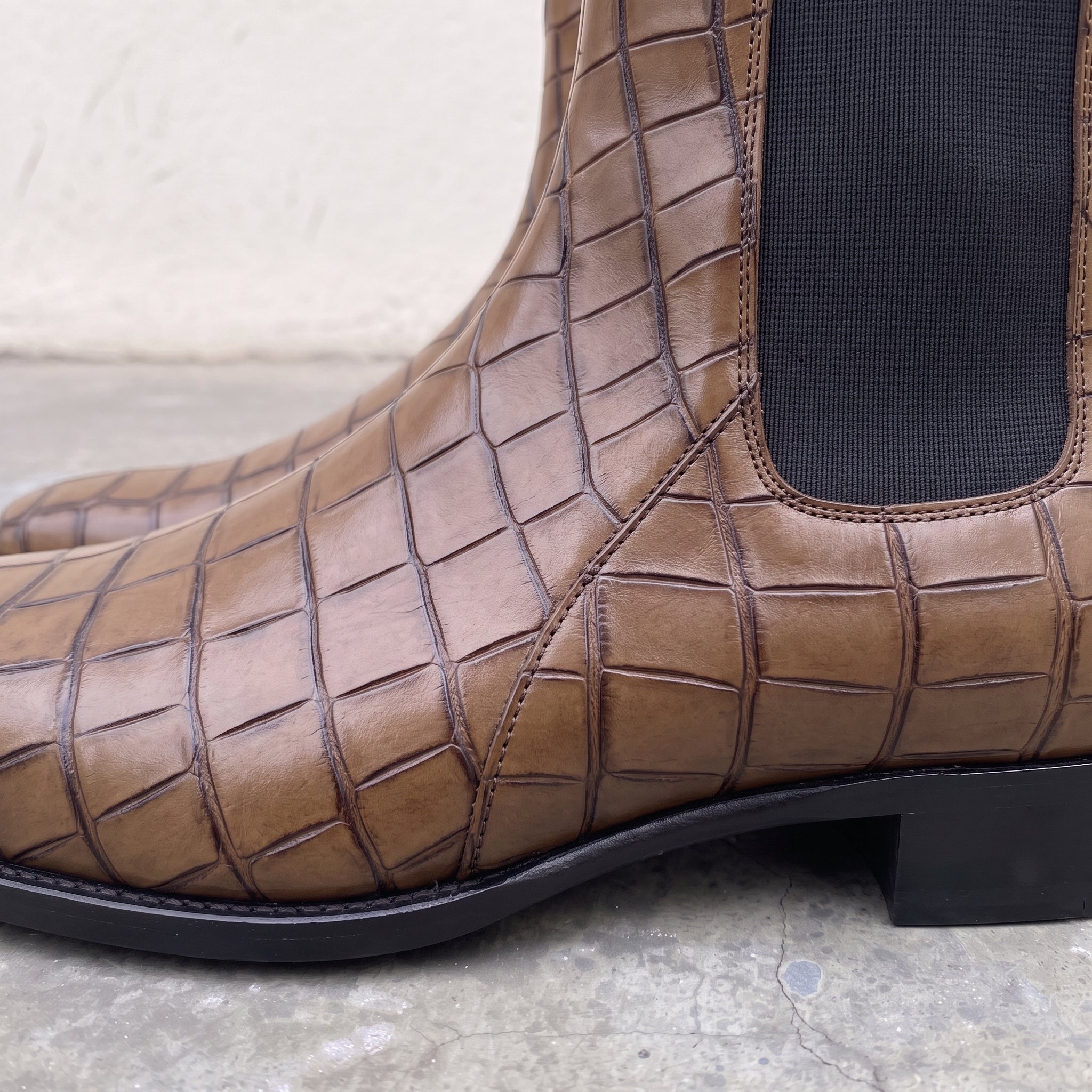 Handmade Men's Brown Crocodile Embossed Chelsea Boots — Hixon