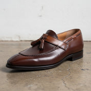 Handmade Mens two tone side tassels dress shoes, pointed toe formal shoes - detail-view-showing-texture