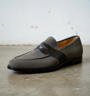 Handmade Two tone Suede moccasins Loafer shoes, Men Gray suede dress shoes - detail-view-showing-texture