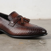 Men handmade shaded tan brown alligator texture leather tassels loafers - detail-view-showing-texture