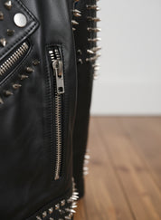 close-up-zipper-hardware of product