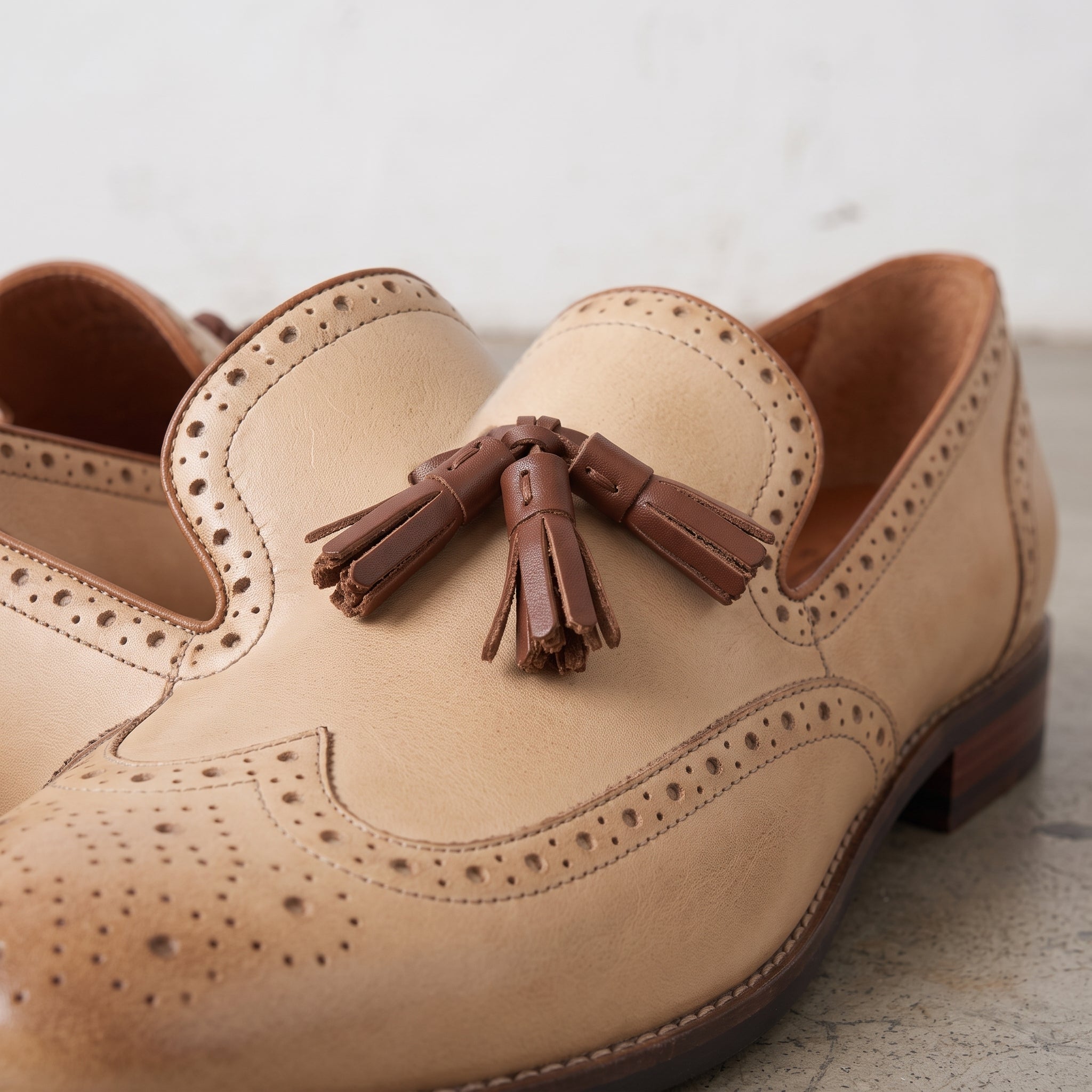 Men's Beige Wingtip Leather Tassel Loafers — Bovey