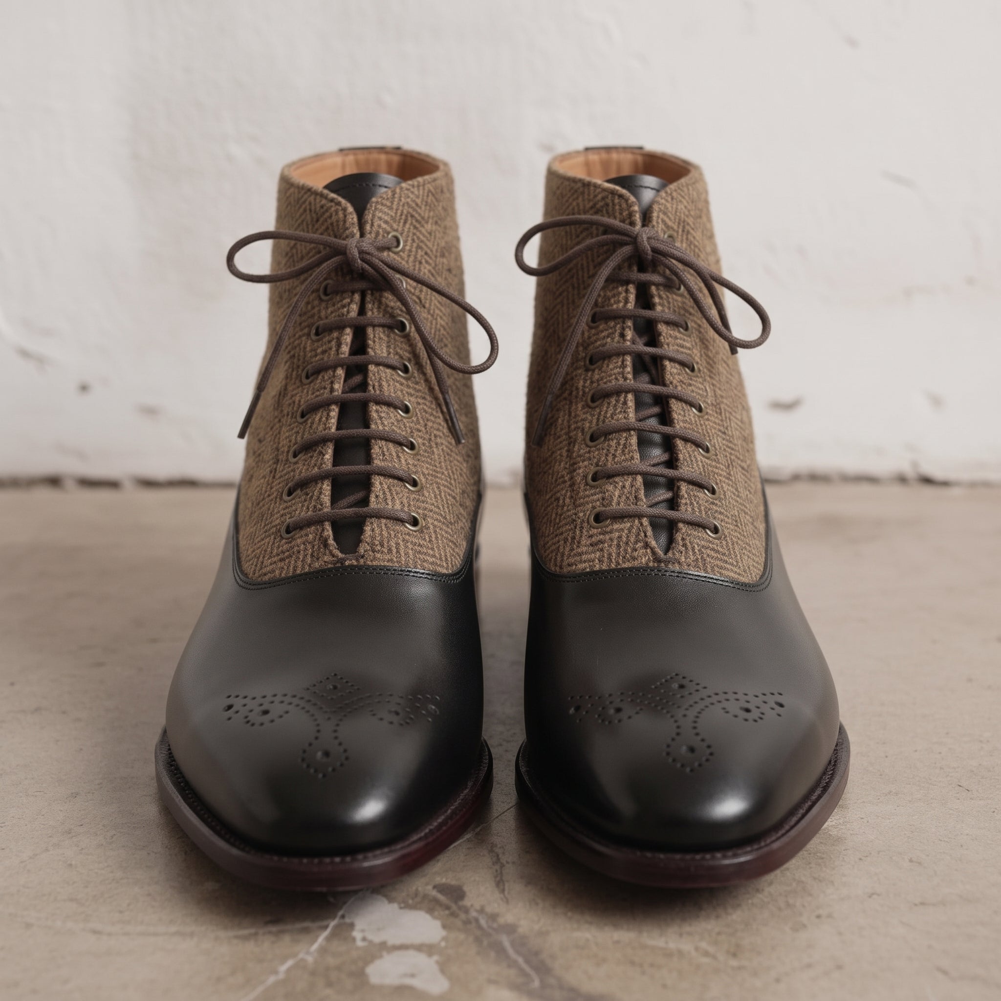 Men's Black and Tan Herringbone-Embossed Leather Plain-Toe Oxford Boots — Hopwell