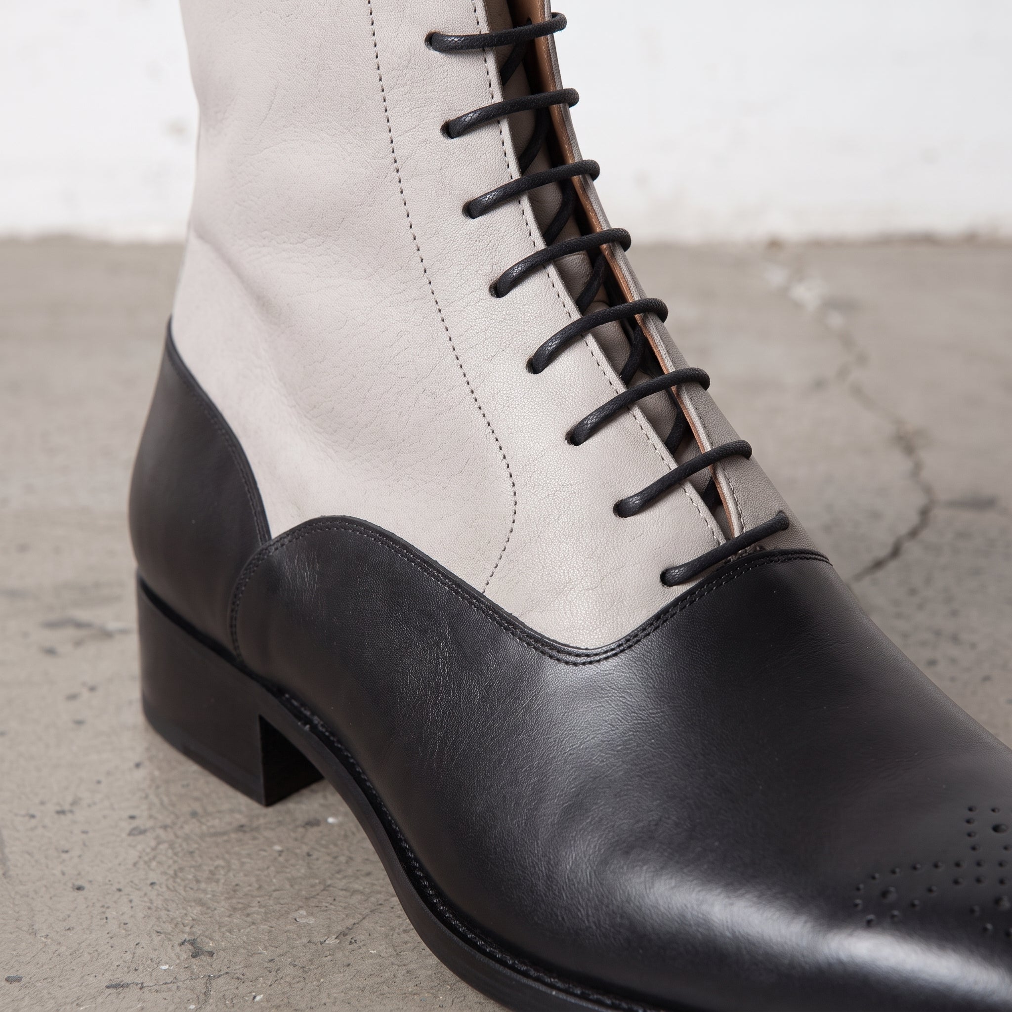 Men's Black and Ivory Plain-Toe Leather Oxford Boots — Stockport