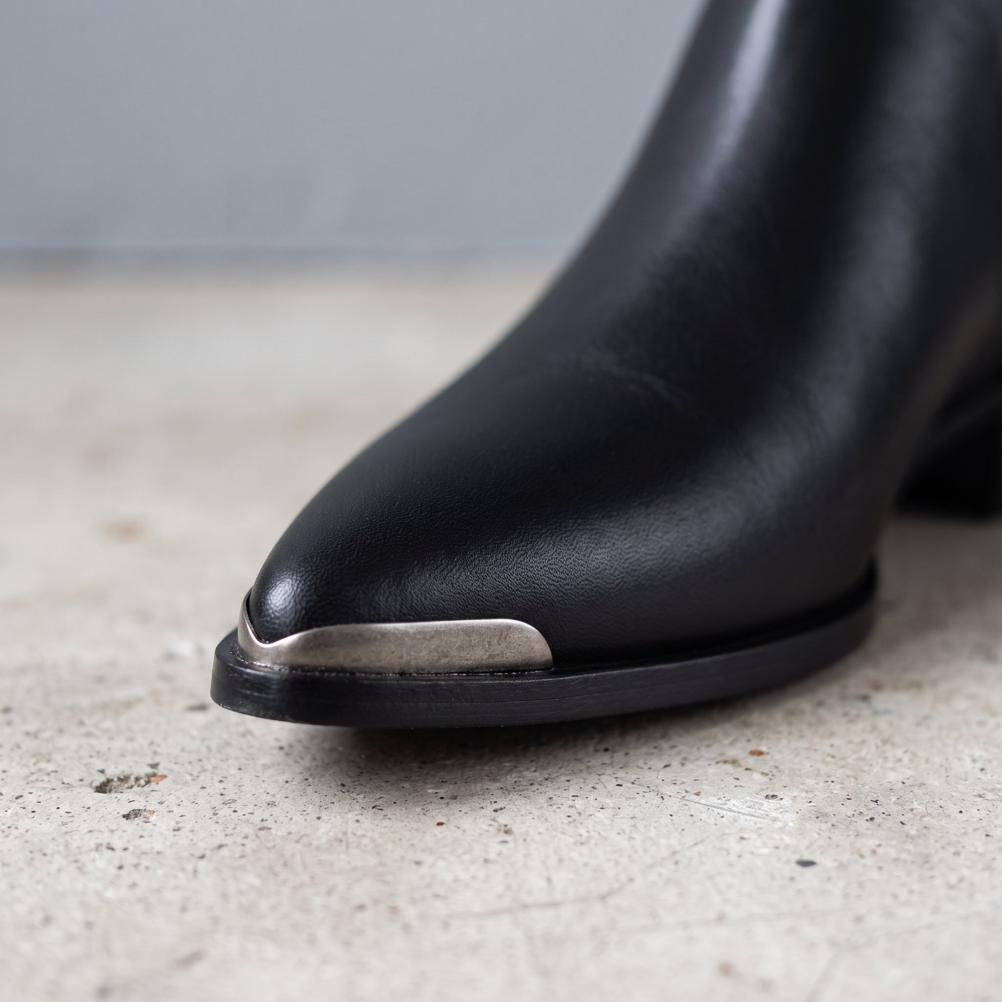 Men's Black Pointed-Toe Leather Chelsea Boots — Grayson