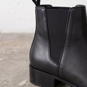 Men's Black and Silver Tone Pointed-Toe Leather Chelsea Boots — Grayson