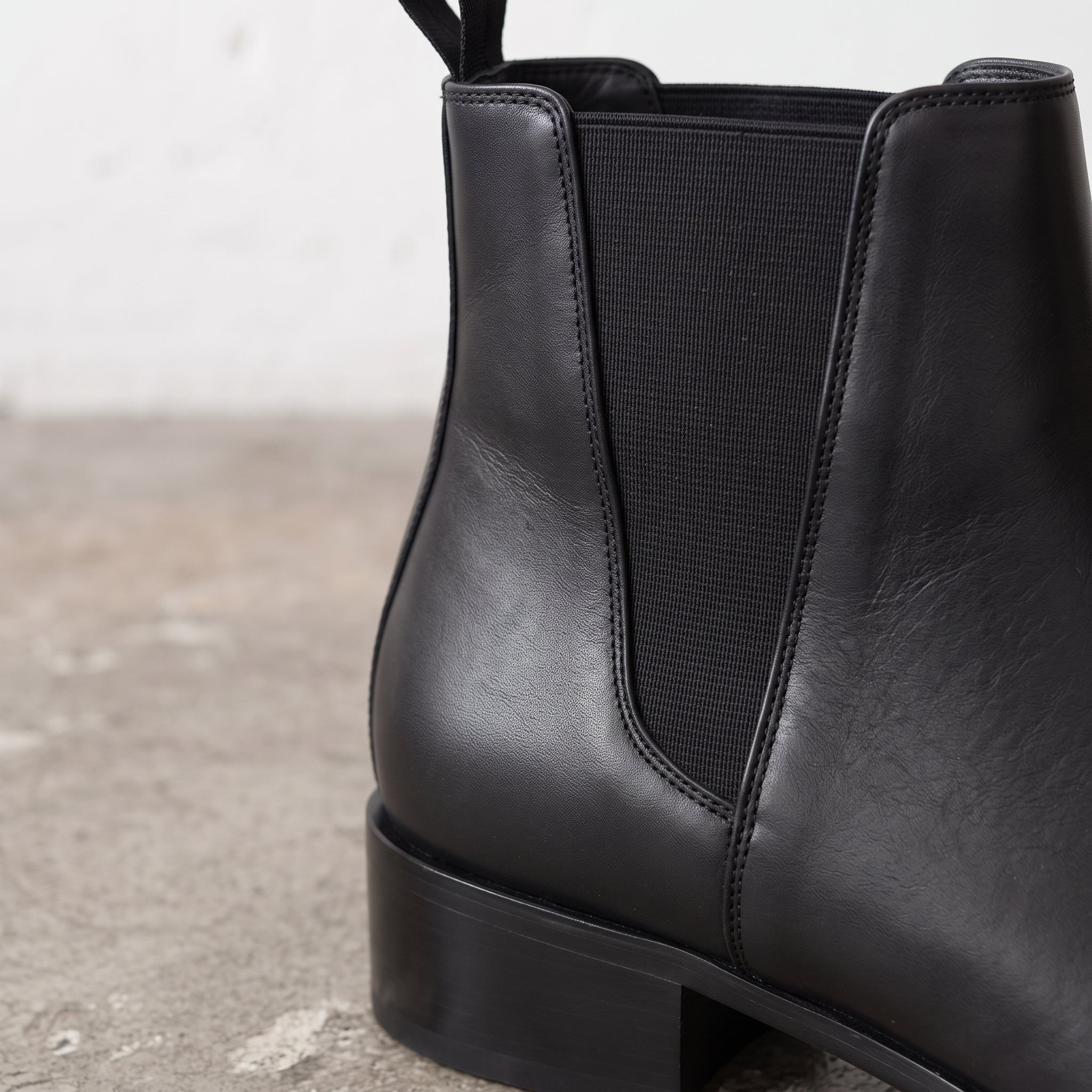 Men's Black and Silver Tone Pointed-Toe Leather Chelsea Boots — Grayson