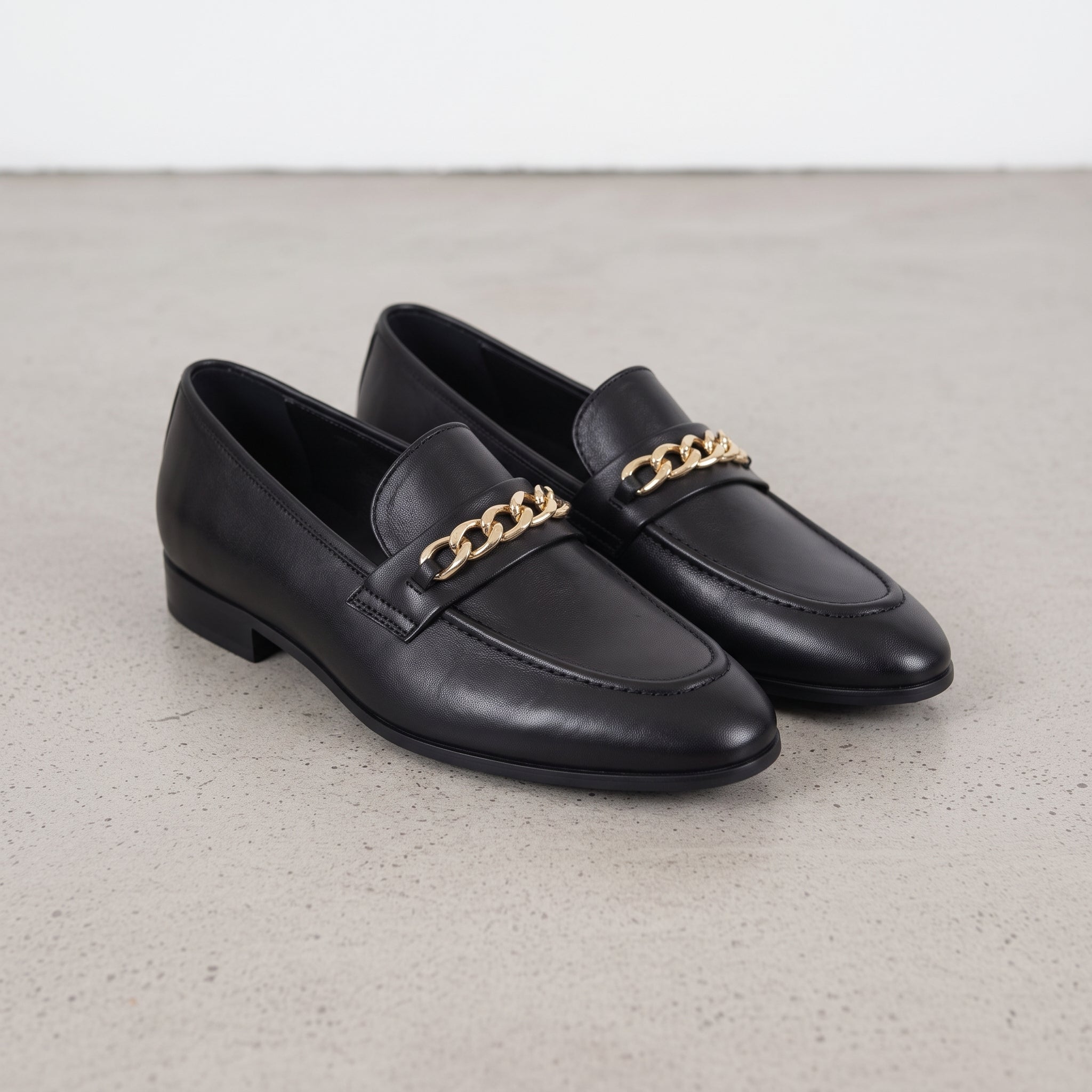 Men's Black Apron-Toe Leather Chain Loafers — Herbert