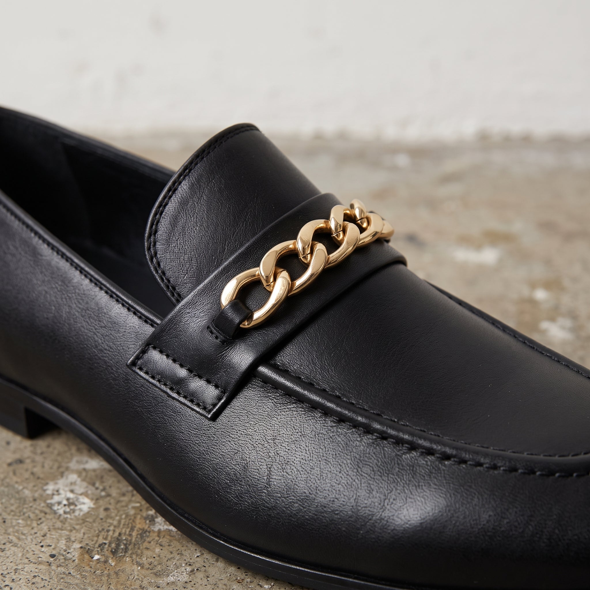 Men's Black Apron-Toe Leather Chain Loafers — Herbert