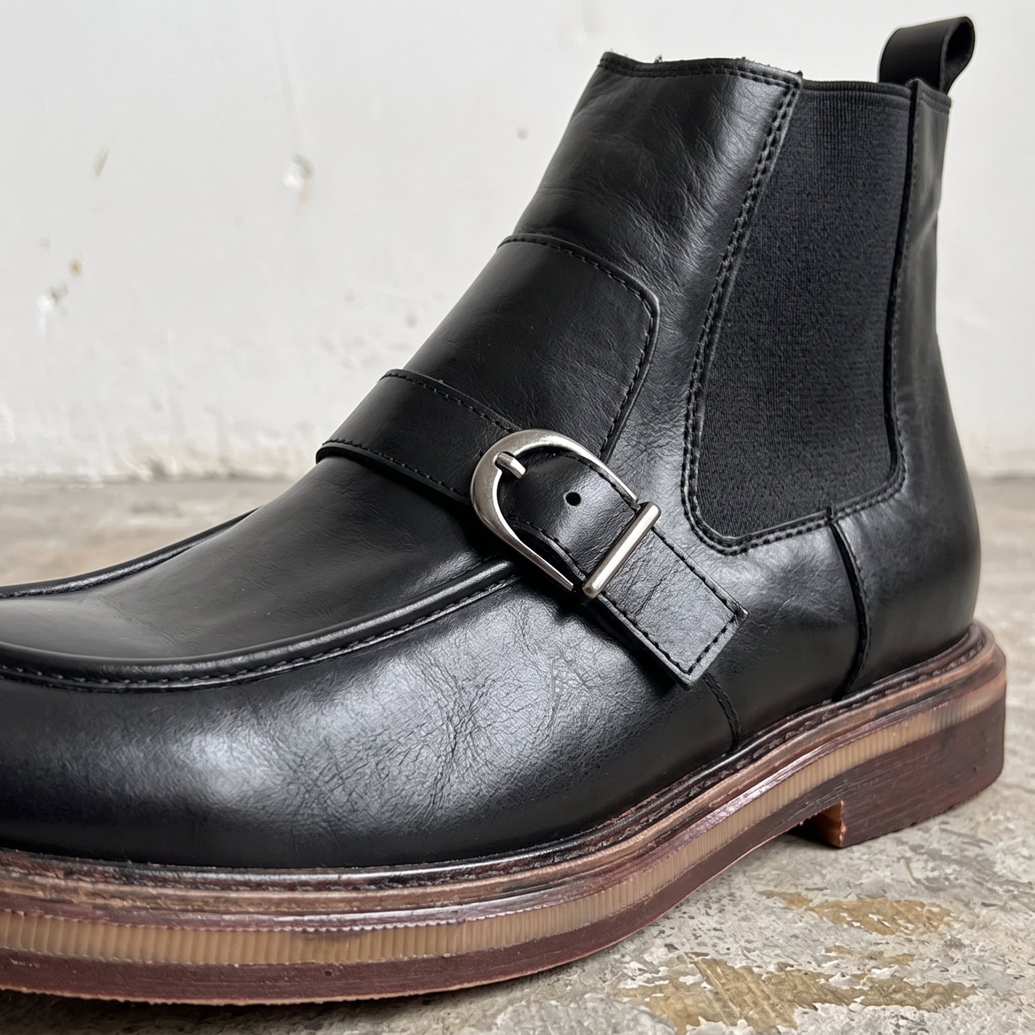Men's Black Apron-Toe Leather Chelsea Boots with Strap — Pashley