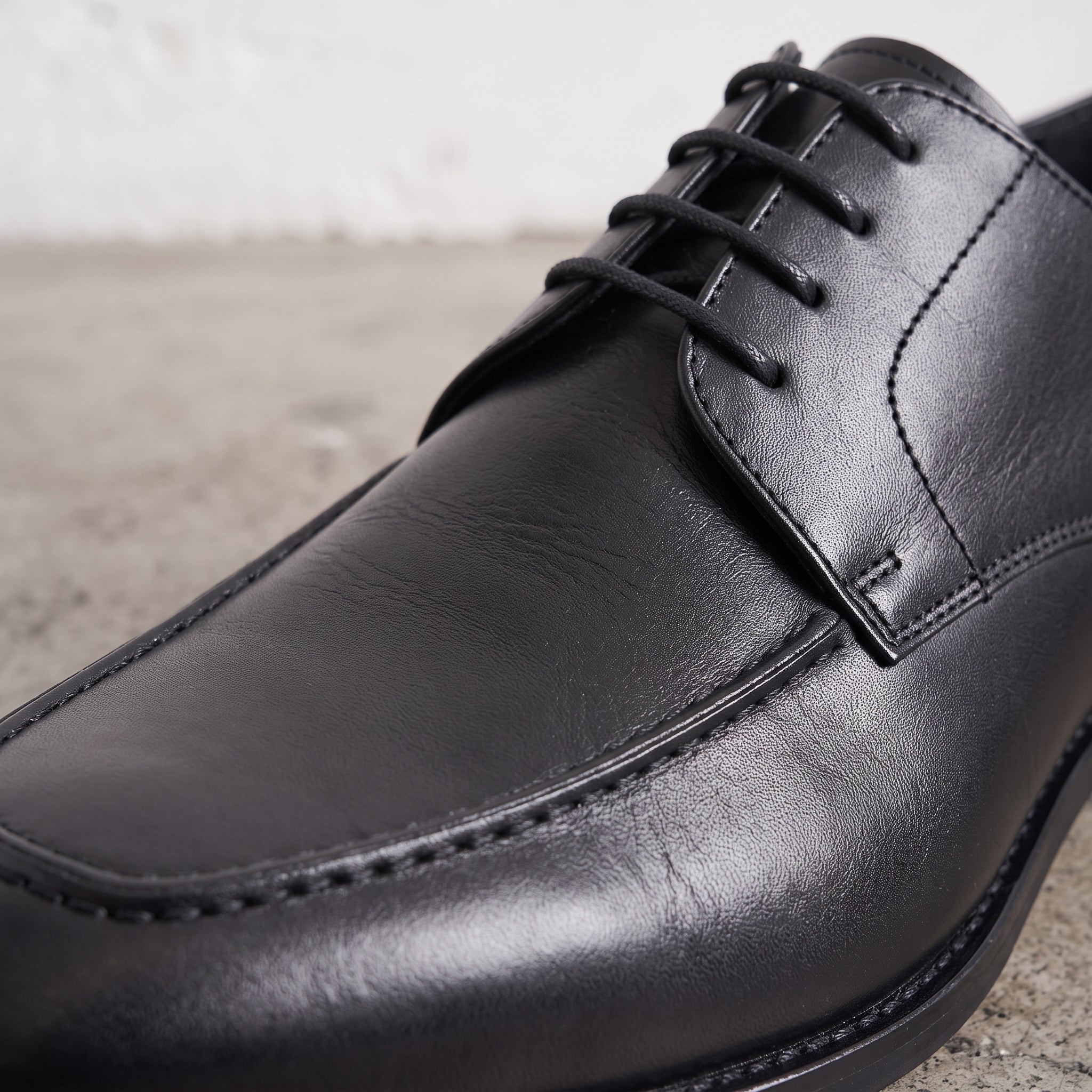 Men's Black Apron-Toe Leather Derbys — Thurlow