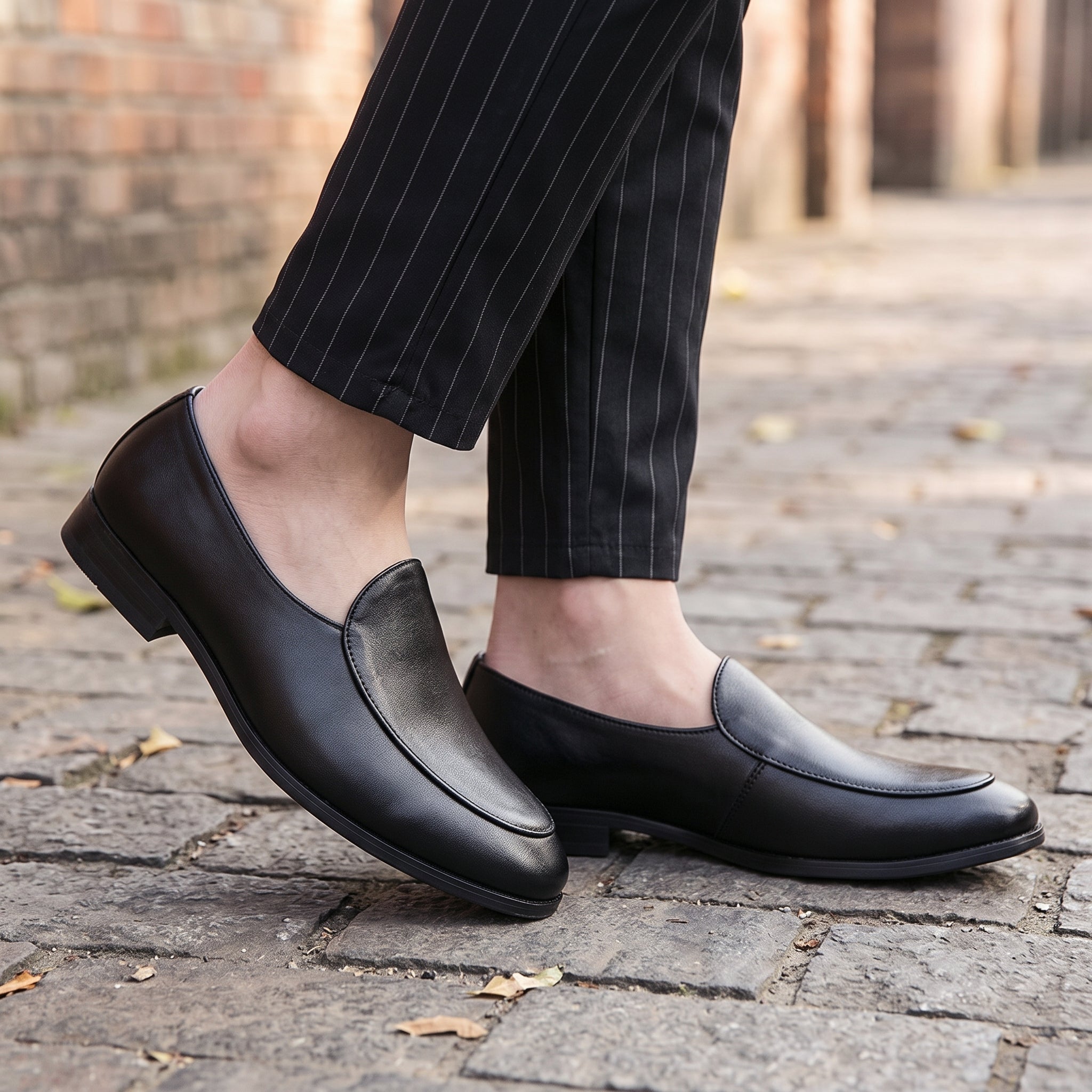Men's Black Apron-Toe Leather Moccasin Loafers — Biddisham