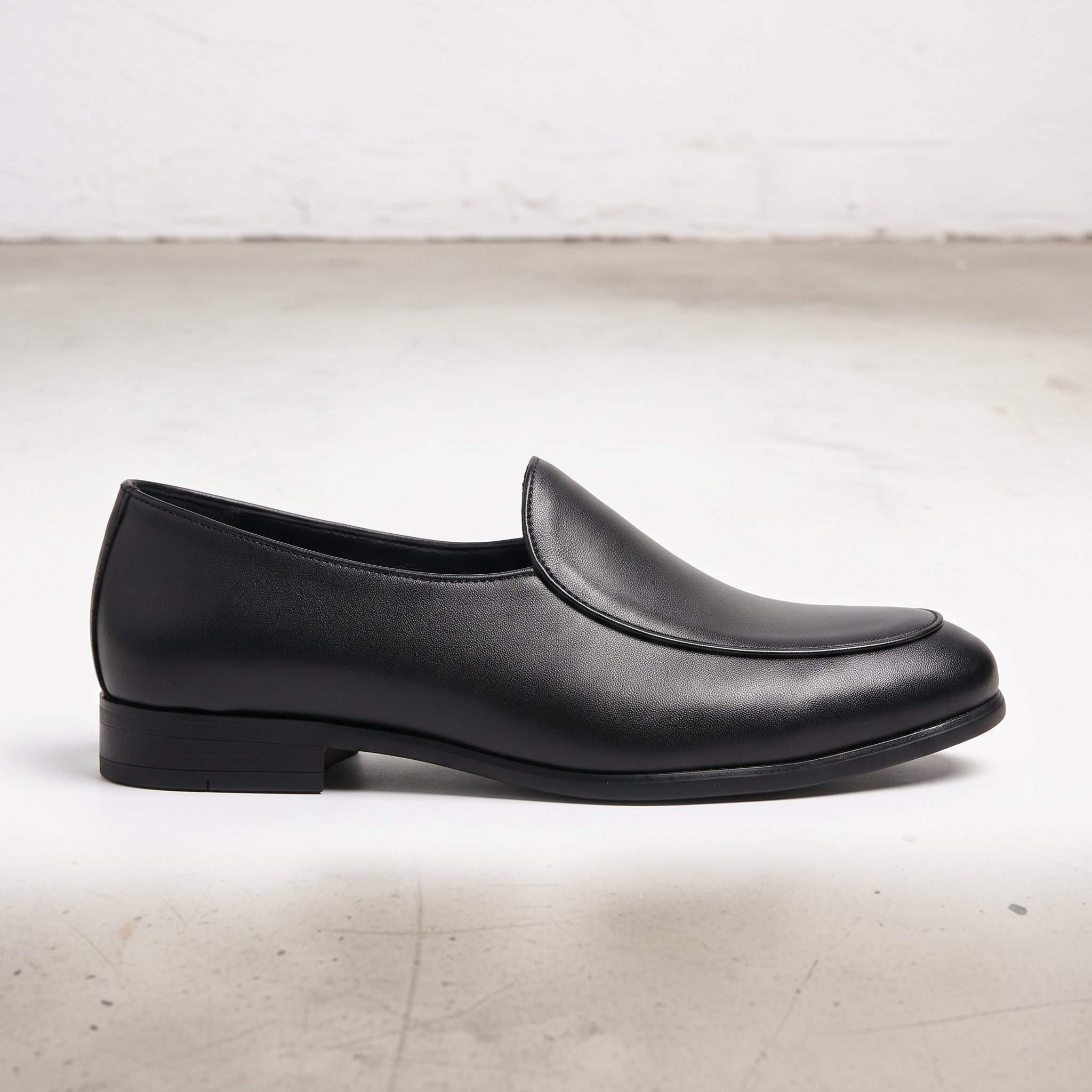 Men's Black Apron-Toe Leather Moccasin Loafers — Biddisham