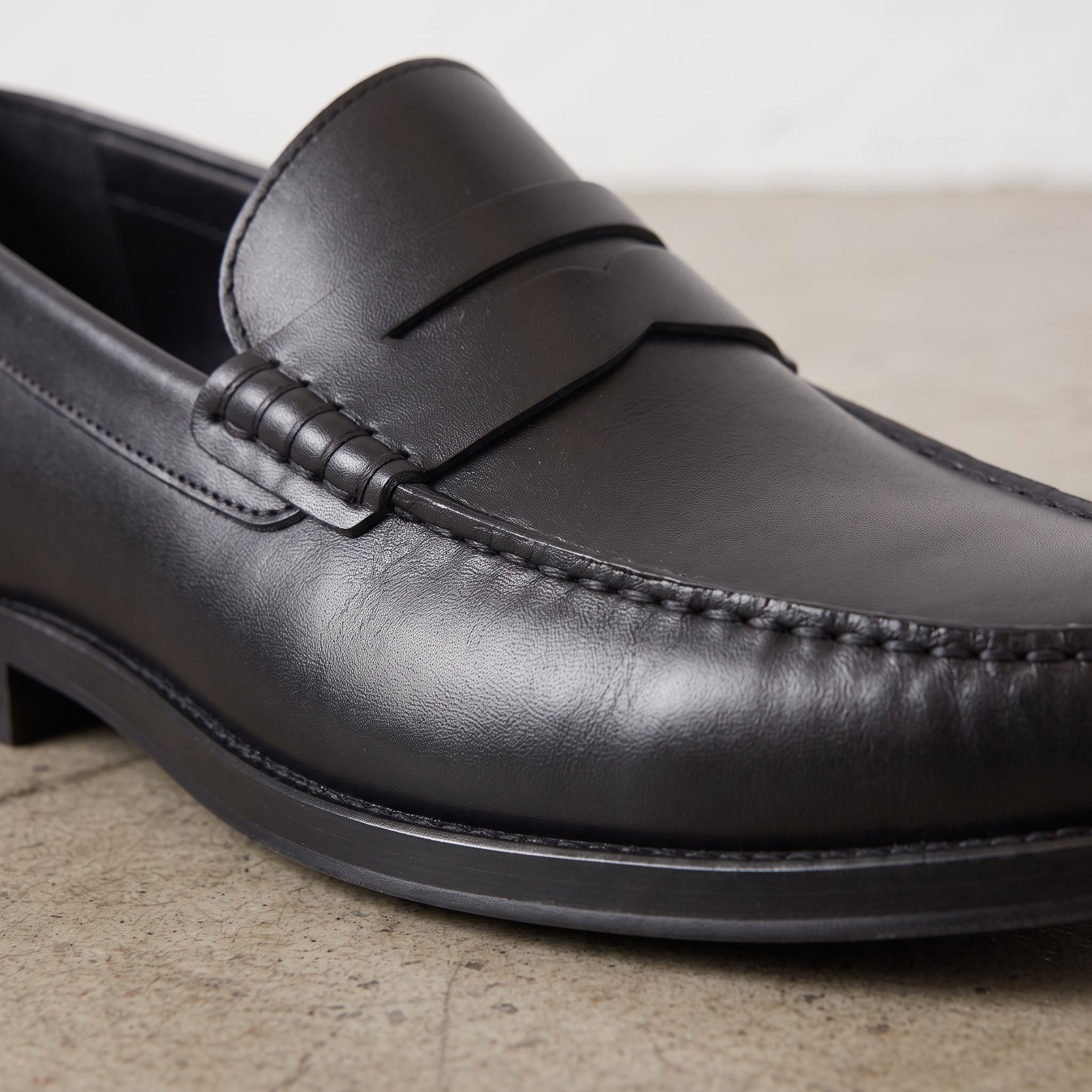 Men's Black Apron-Toe Leather Penny Loafers — Poynton