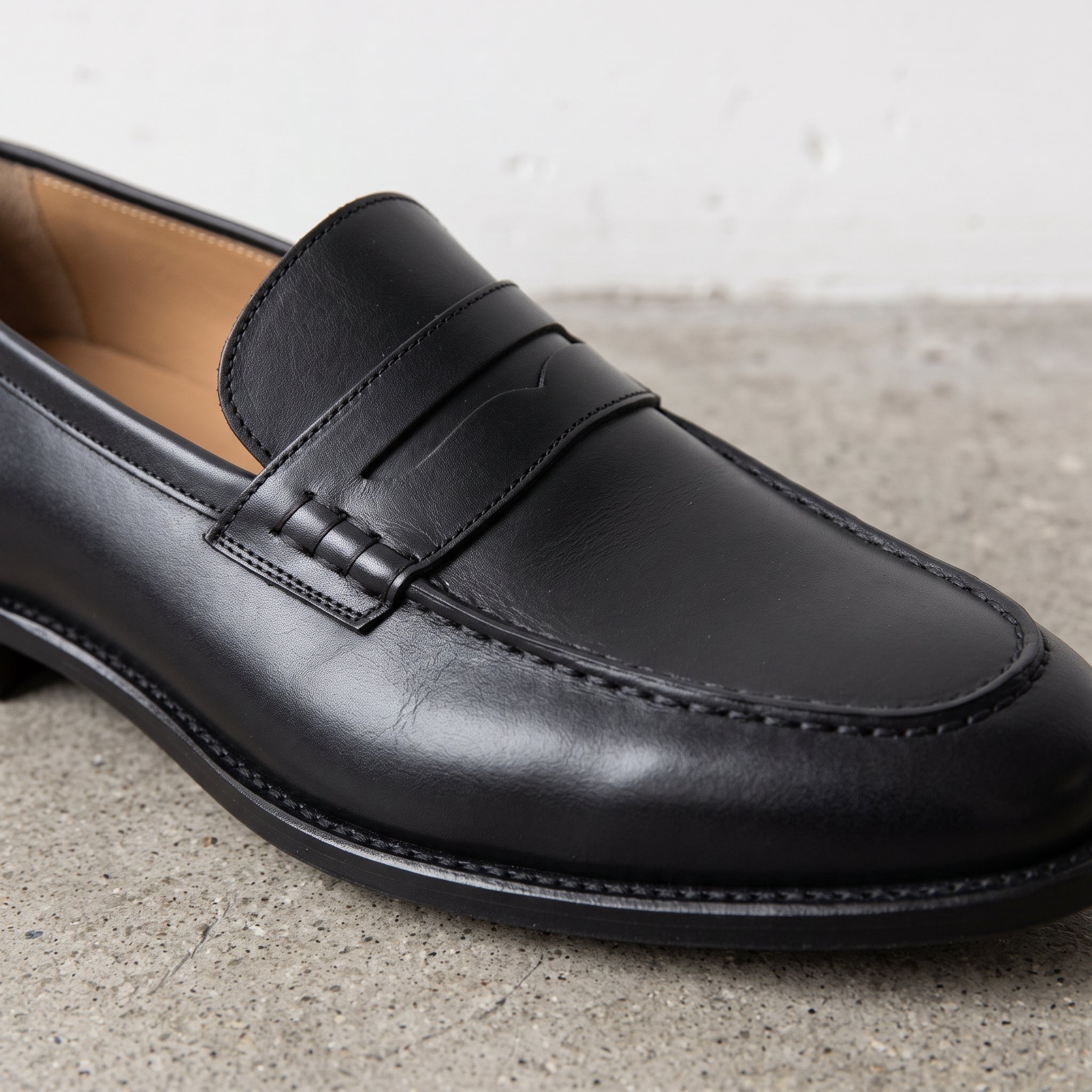 Men's Black Apron-Toe Leather Penny Loafers — Swinton