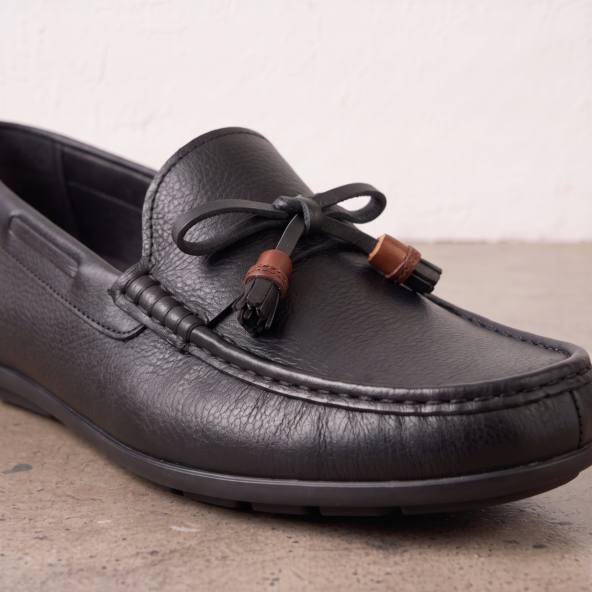 Men's Black Apron-Toe Leather Tassel Loafers — Birtley