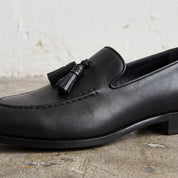 Men's Black Apron-Toe Leather Tassel Loafers — Harries
