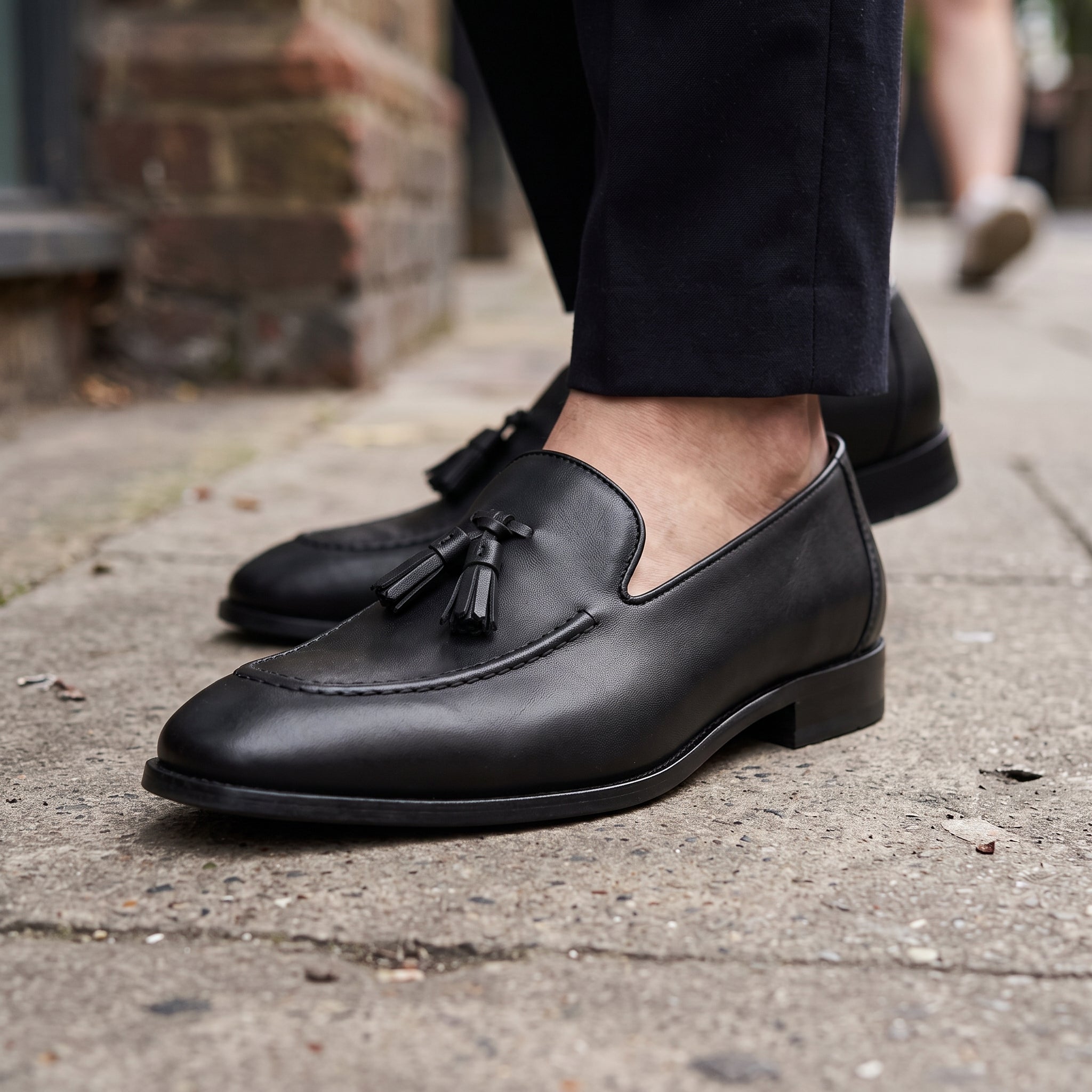 Men's Black Apron-Toe Leather Tassel Loafers — Harries