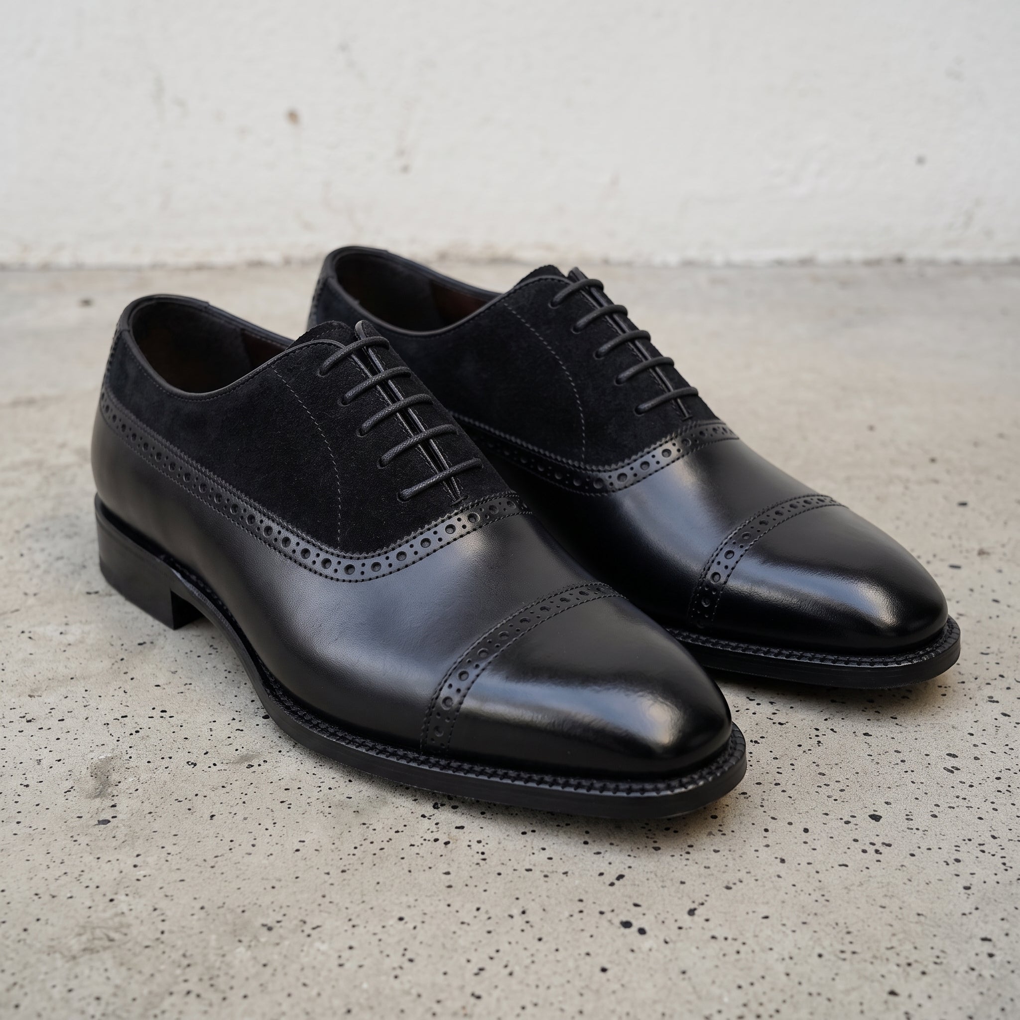 Men's Black Cap-Toe Leather Oxfords — Insley