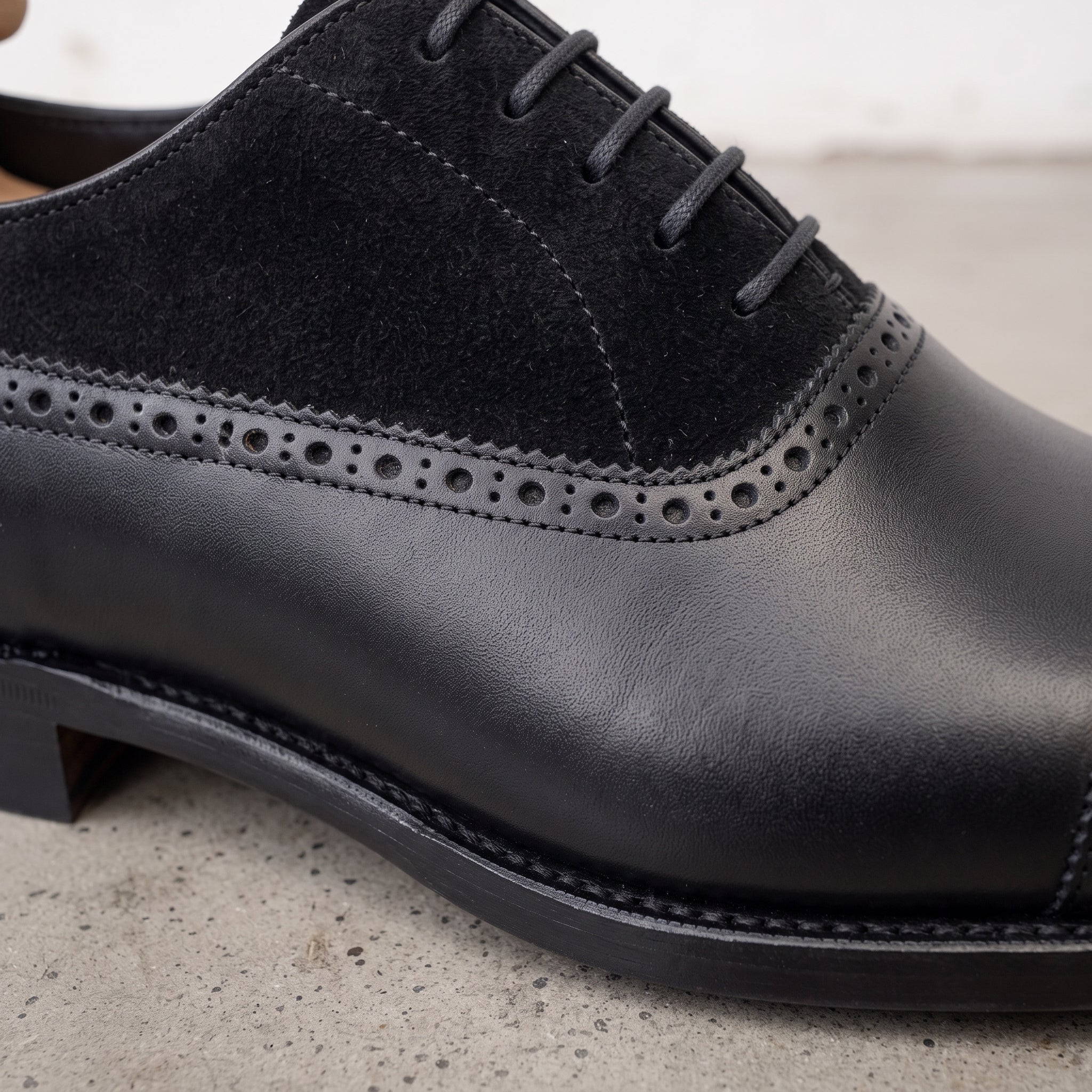 Men's Black Cap-Toe Leather Oxfords — Insley