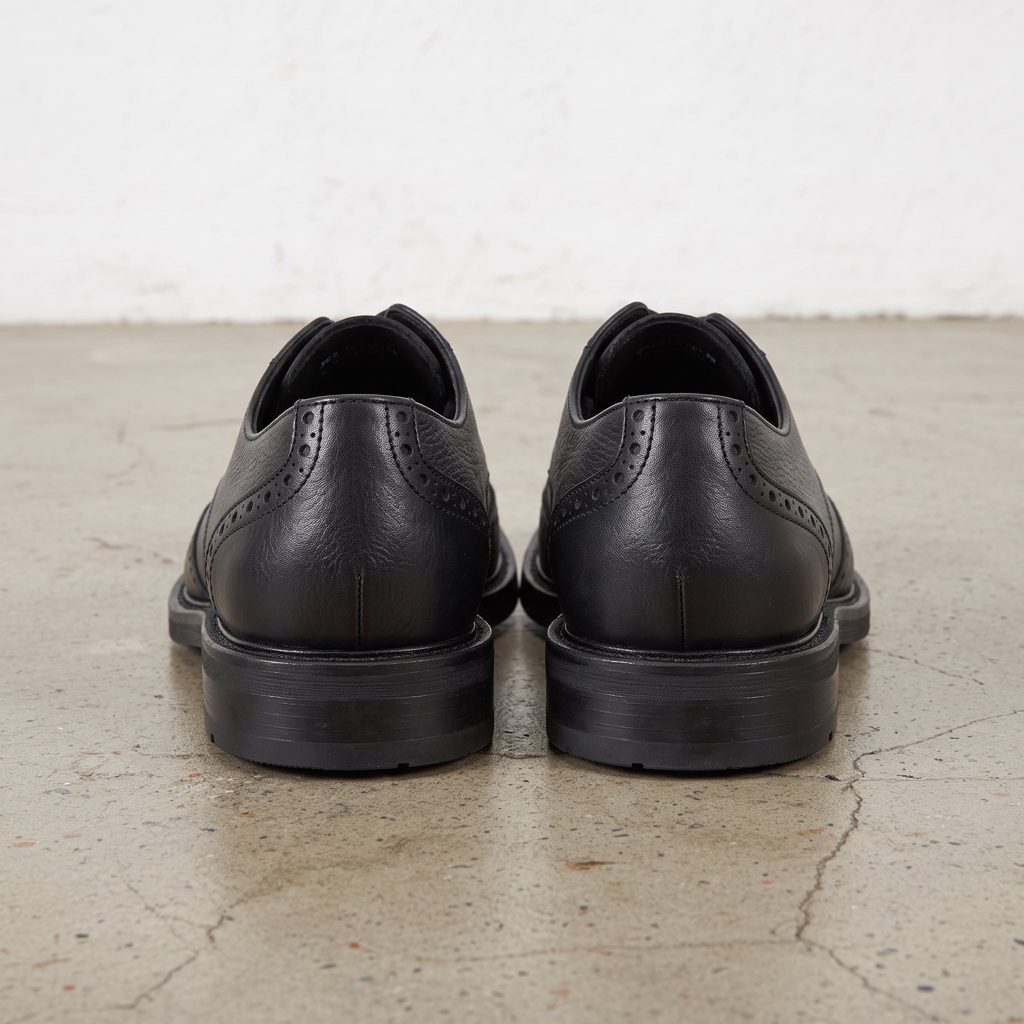 Men's Black Pebbled Leather Wingtip Brogue Derbys — Dalesford