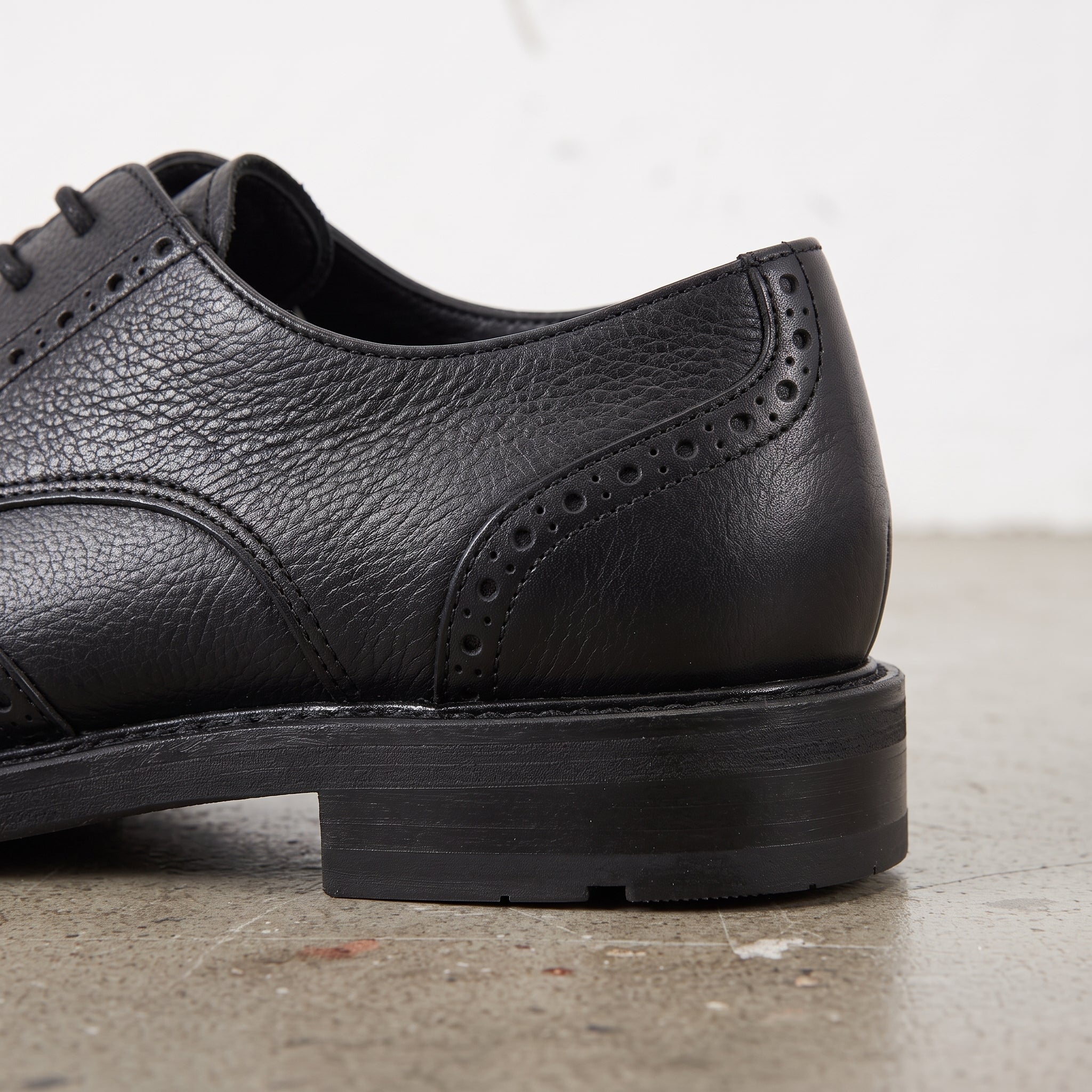 Men's Black Pebbled Leather Wingtip Brogue Derbys — Dalesford