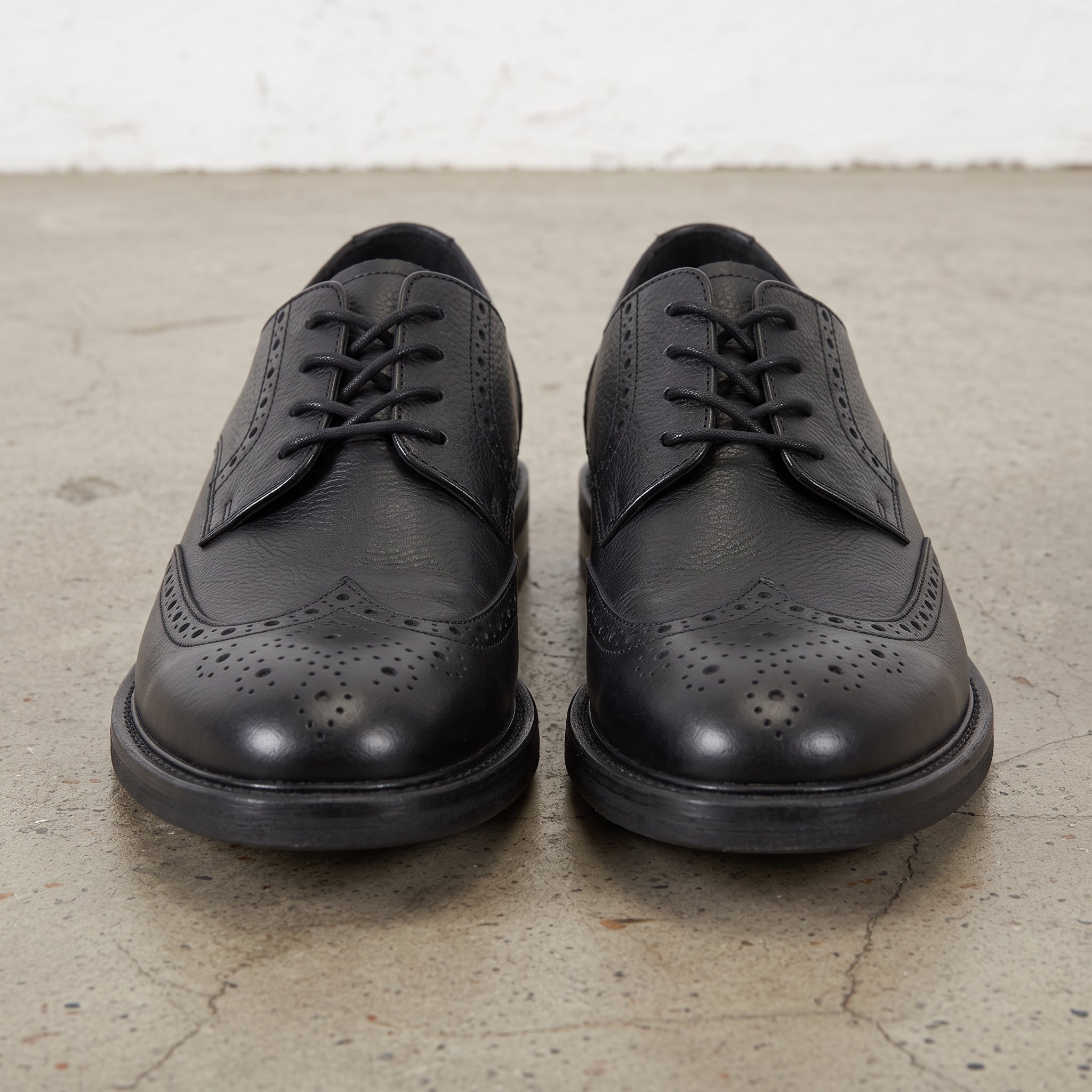 Men's Black Pebbled Leather Wingtip Brogue Derbys — Dalesford