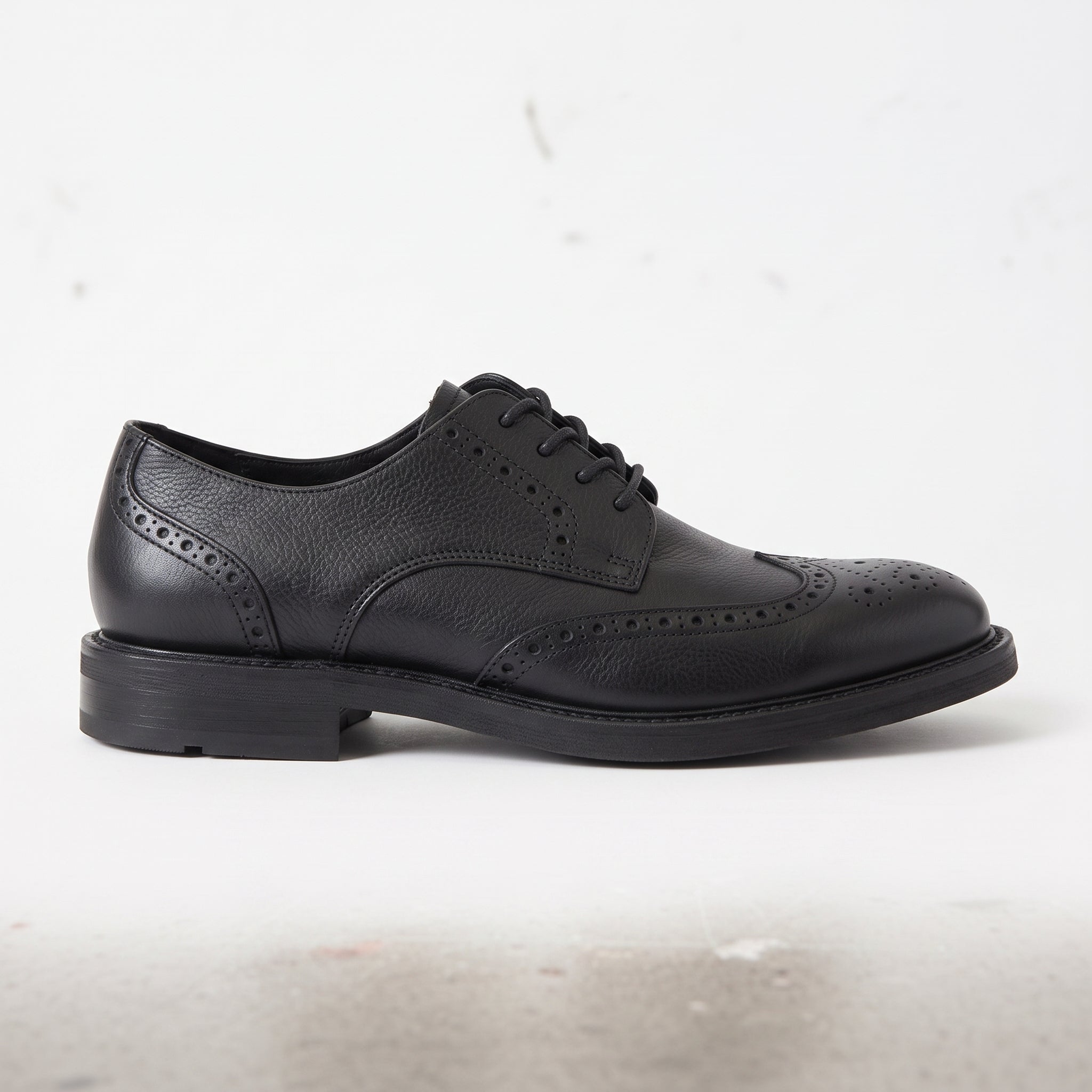 Men's Black Pebbled Leather Wingtip Brogue Derbys — Dalesford