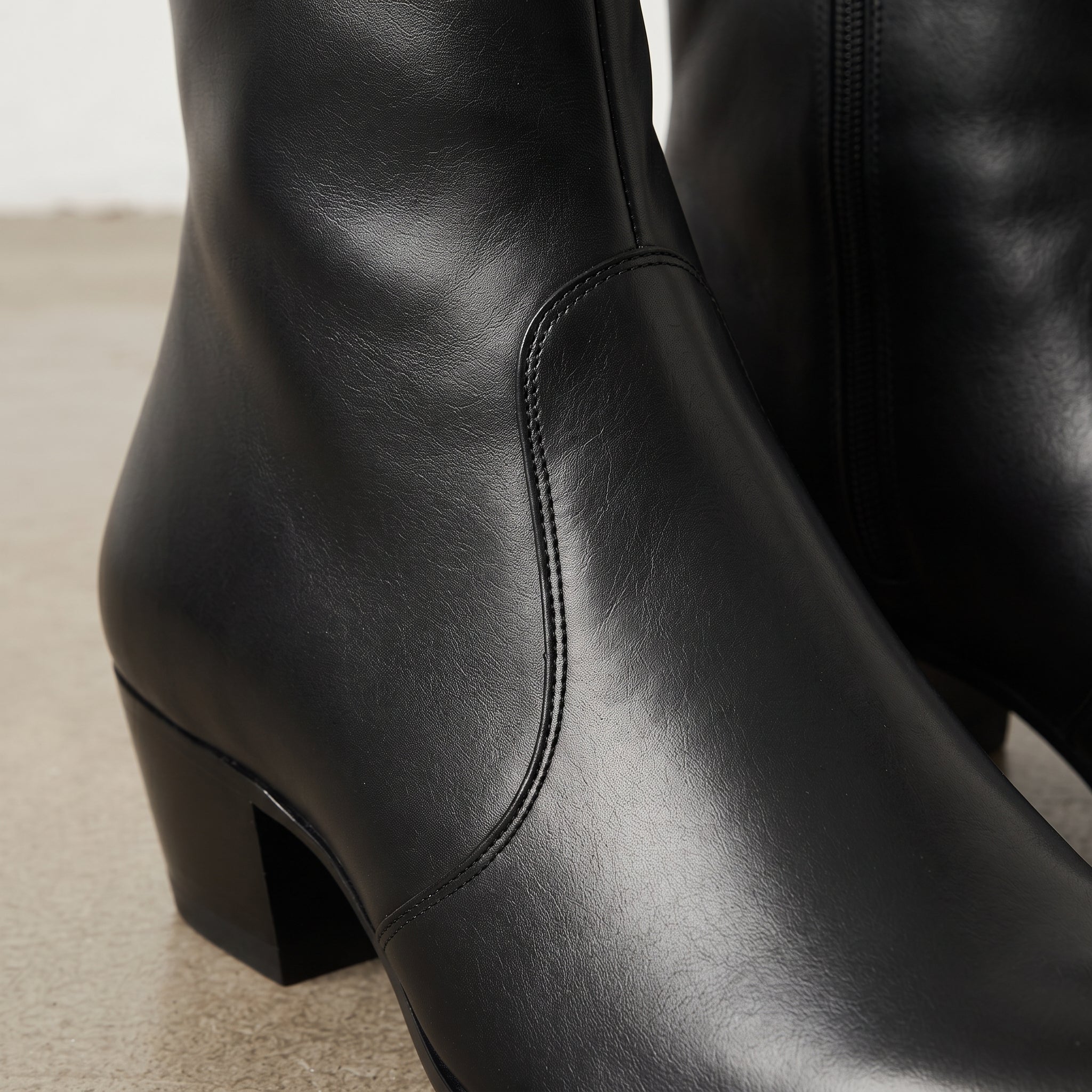 Men's Black Plain-Toe Leather 1.5 -2 Inch Heeled Ankle Boots — Buchanan