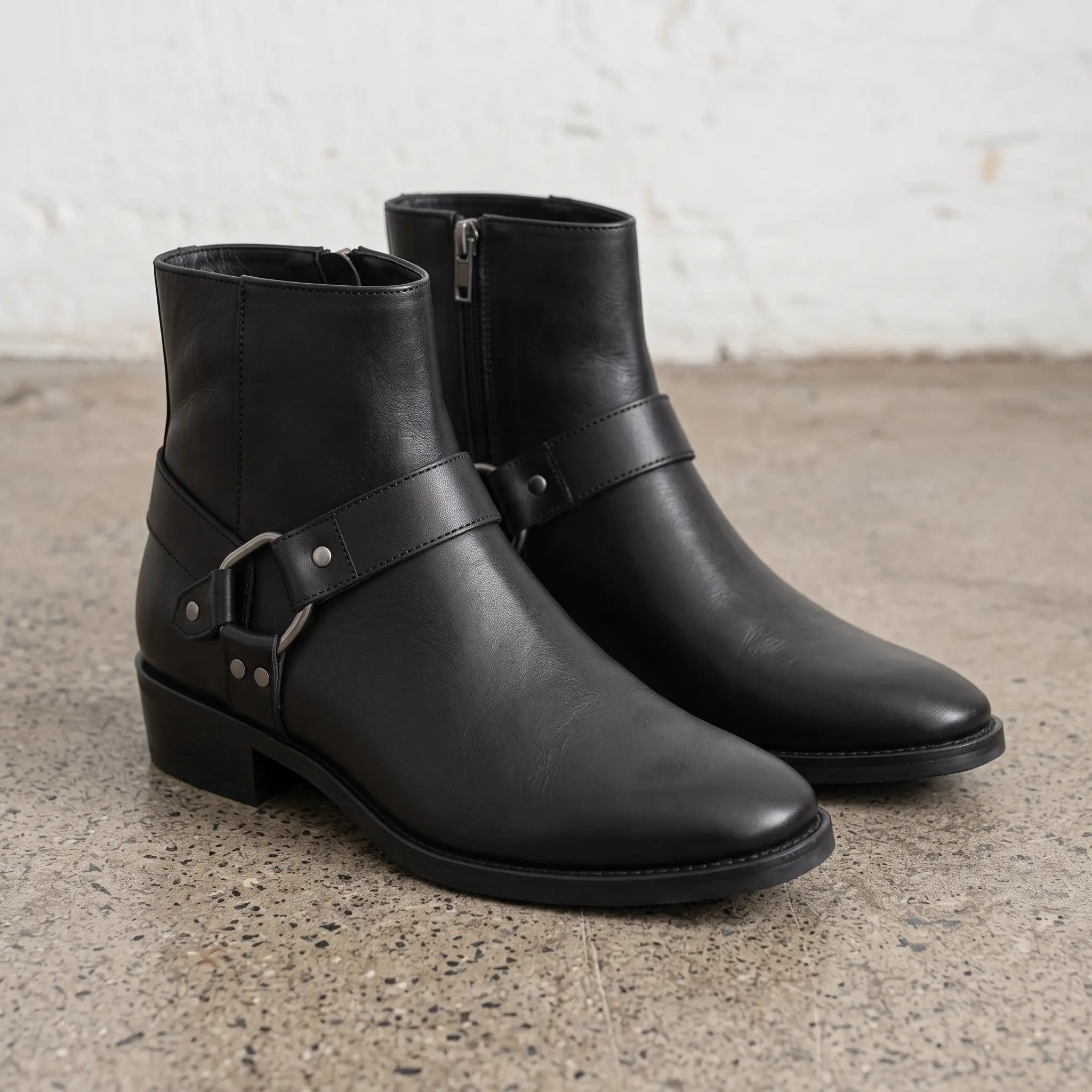 mens-black-plain-toe-leather-ankle-biker-boots-atherton-3-4-right-view.webp
