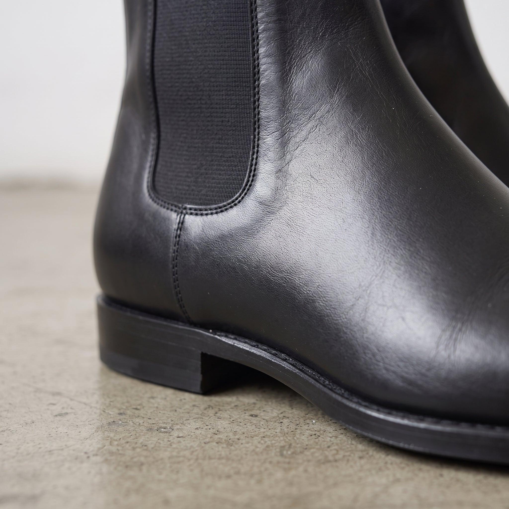 Men's Black Plain-Toe Leather Chelsea Boots — Allan