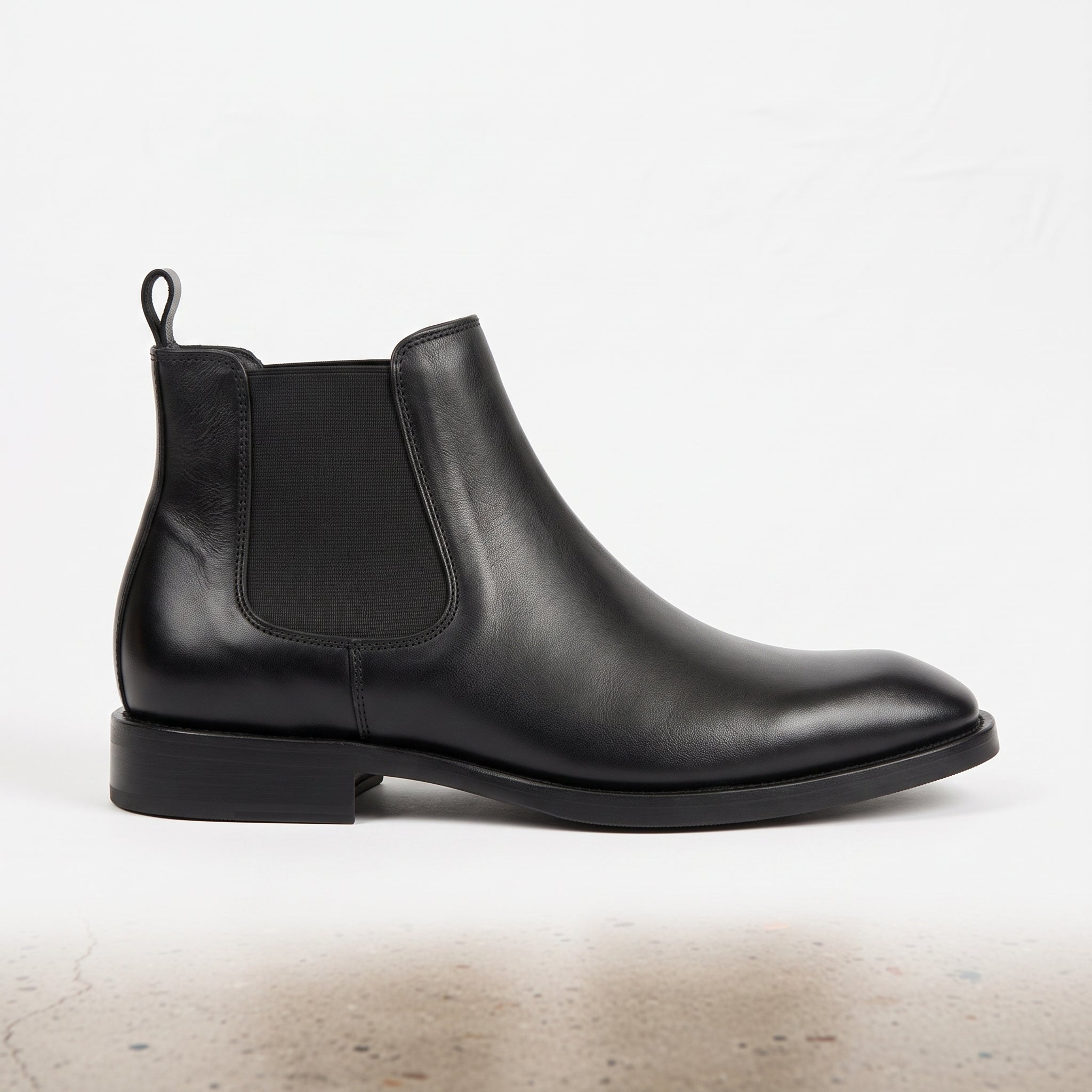 Men's Black Plain-Toe Leather Chelsea Boots — Bideford