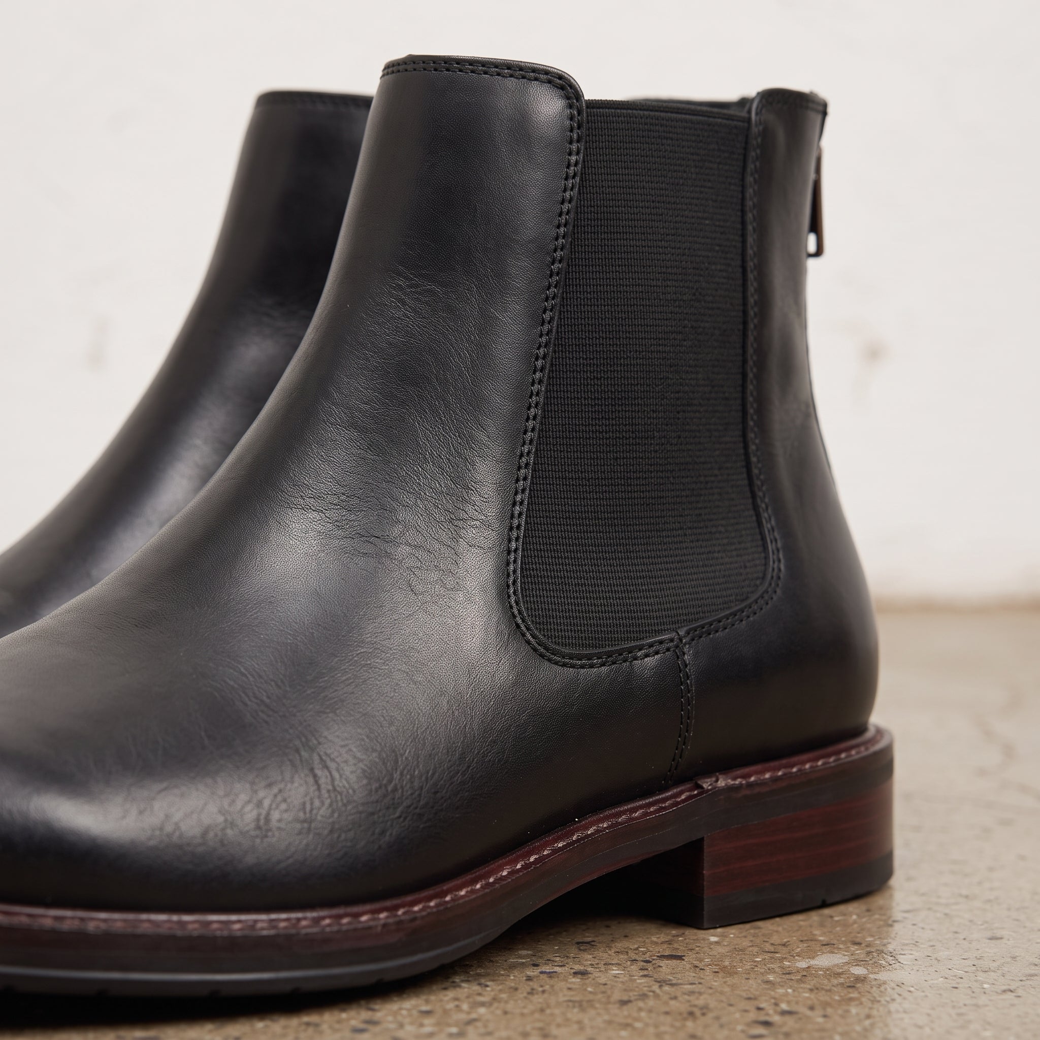 Men's Black Plain-Toe Leather Chelsea Boots — Billingham