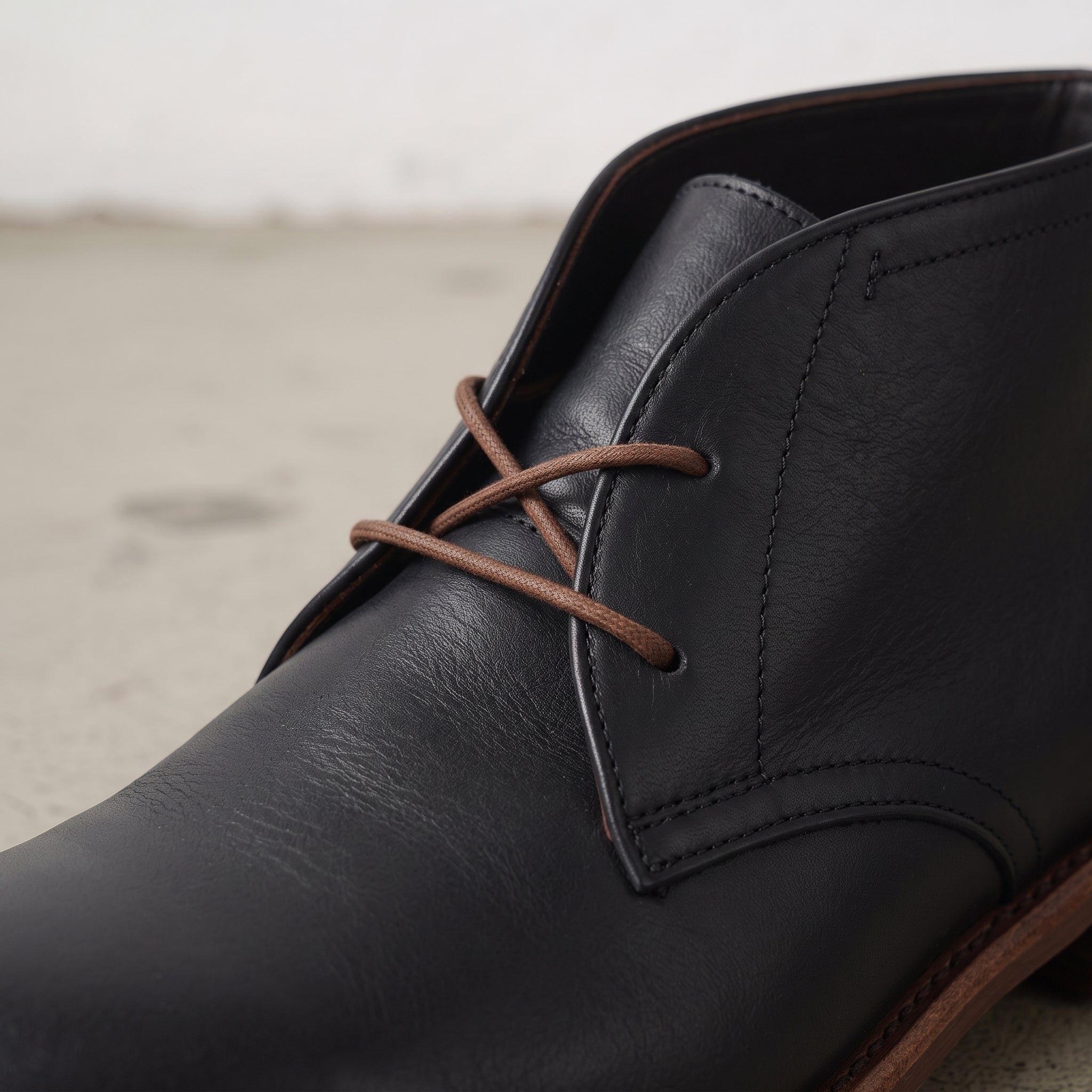 Men's Black Plain-Toe Leather Chukka Boots — Balfour