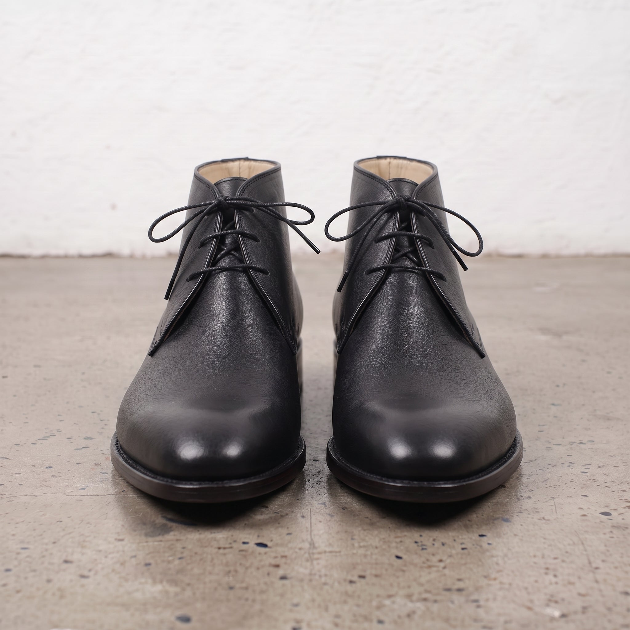 Men's Black Plain-Toe Leather Chukka Boots — Hornsey