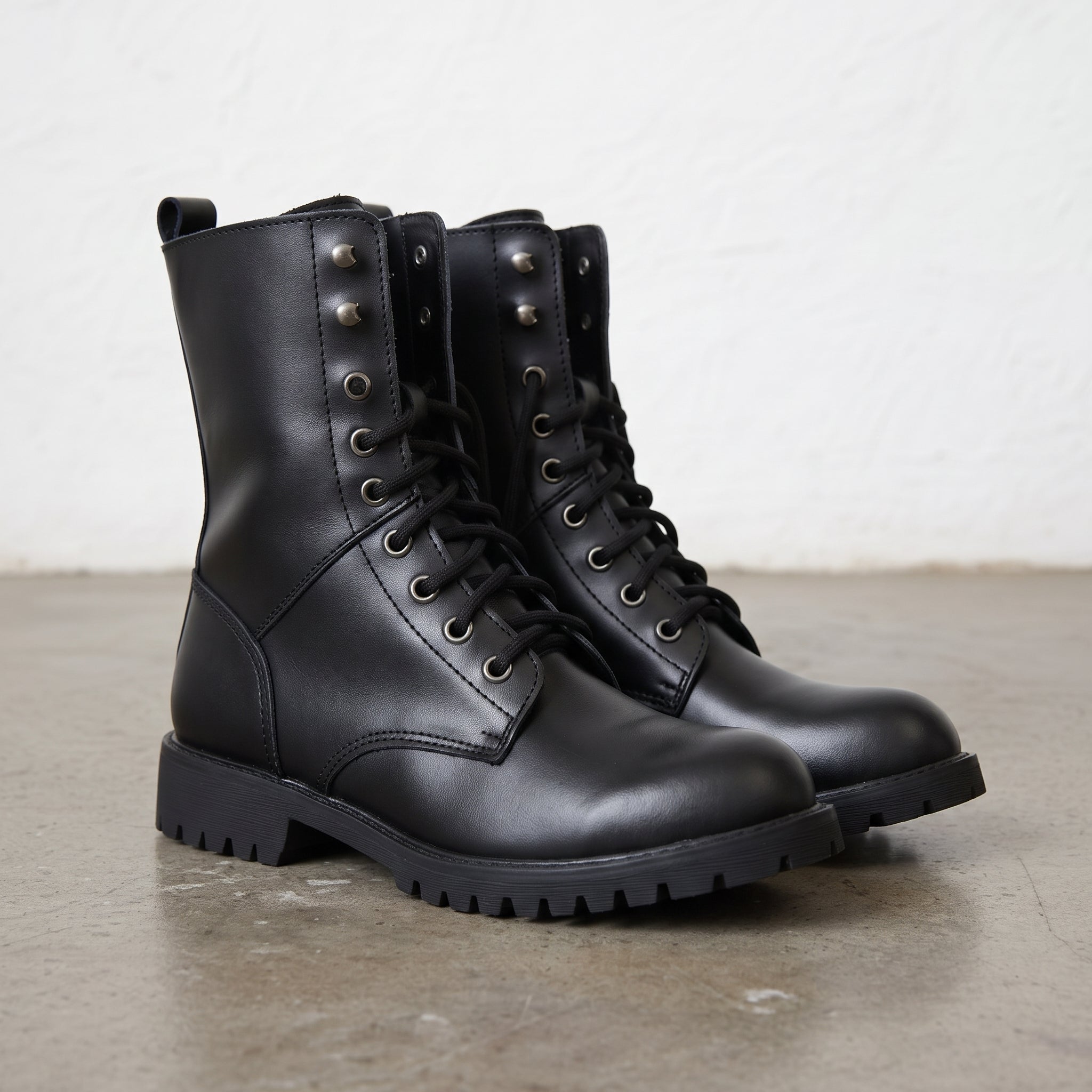 Men's Black Plain-Toe Leather Combat Boots — Bagworth